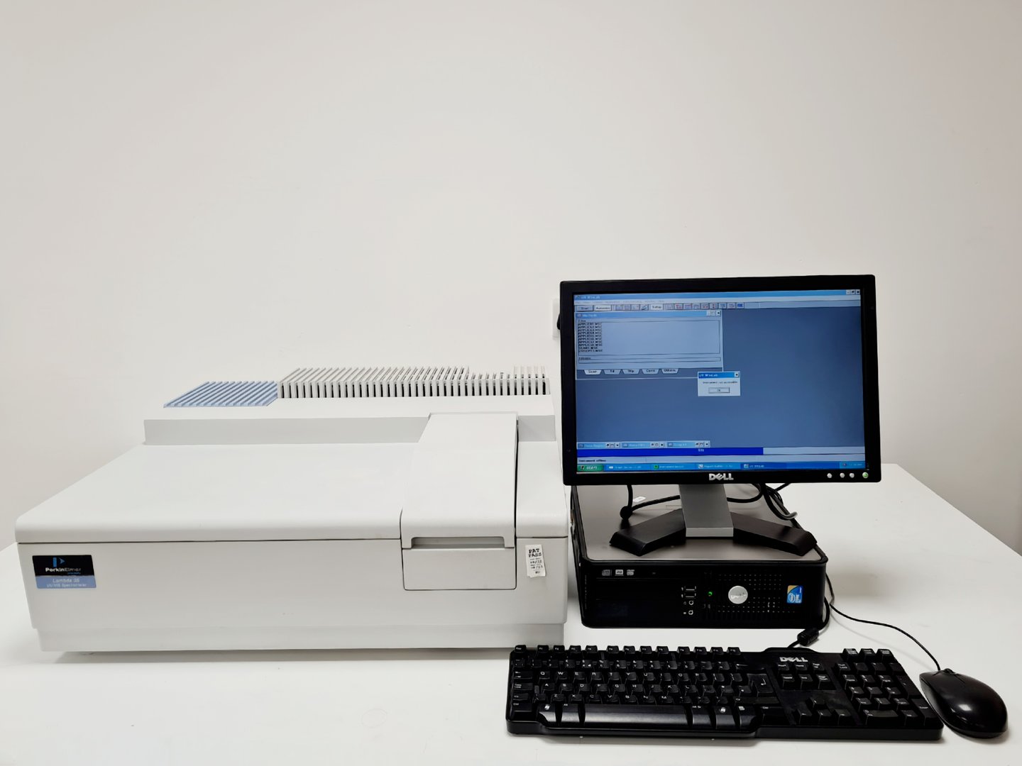 Image of Perkin Elmer Lambda 35 UV/VIS Spectrometer System w/ Winlab Software