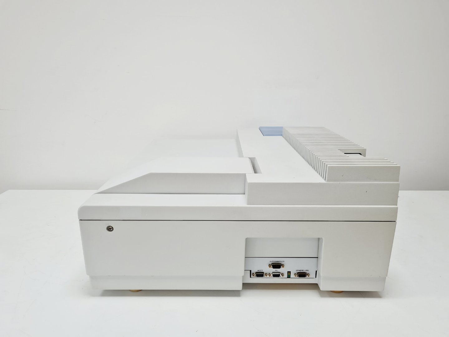 Image of Perkin Elmer Lambda 35 UV/VIS Spectrometer System w/ Winlab Software