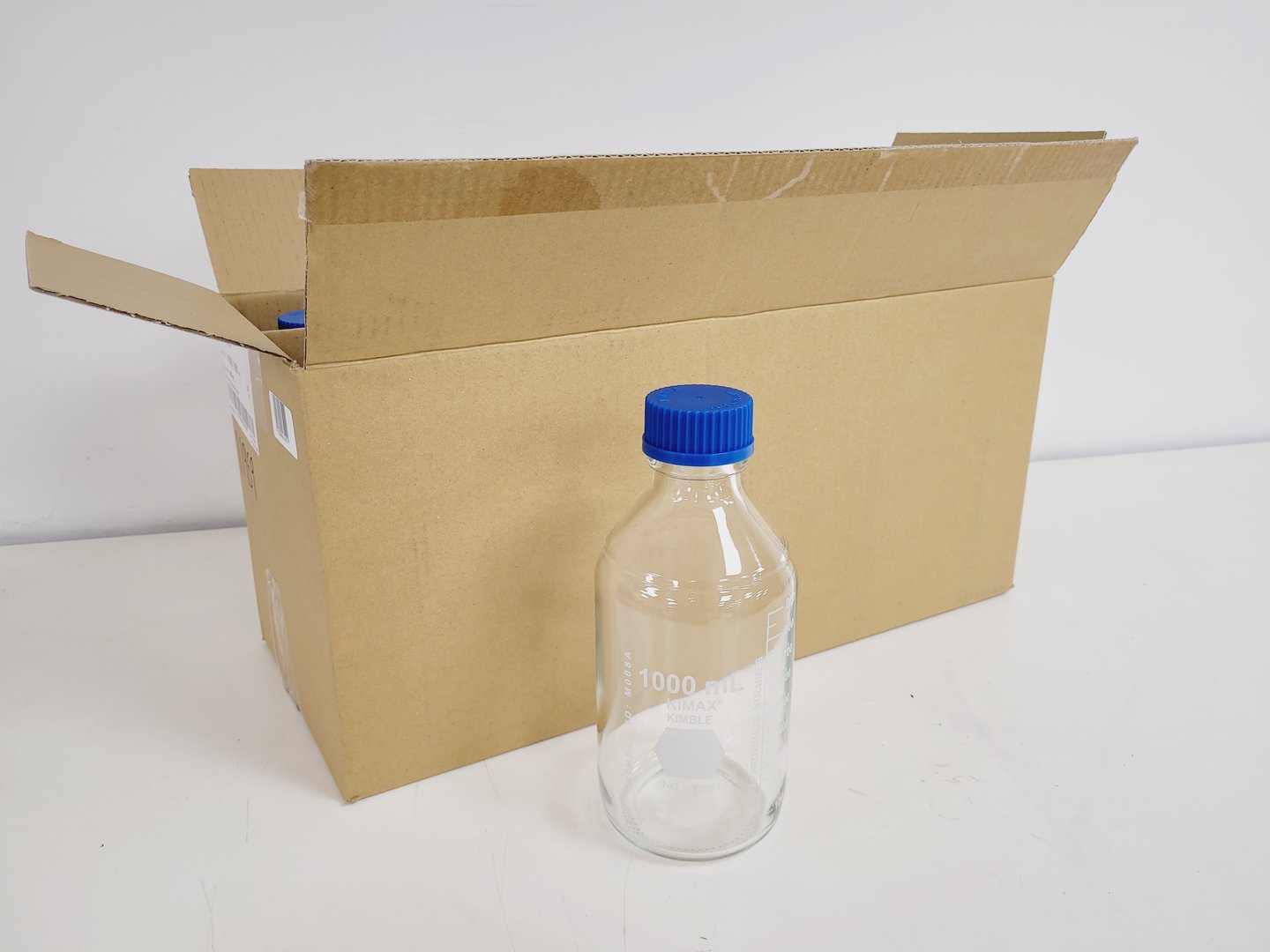 Image of Job Lot of 45 Boxes of Media Bottle Kimax ISO, GL45, 1000 ml, Blue PP Cap