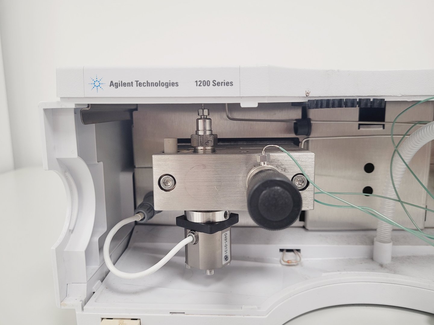 Image of Agilent Technologies G1310A 1200 Isocratic Pump & Instant Pilot Controller Lab