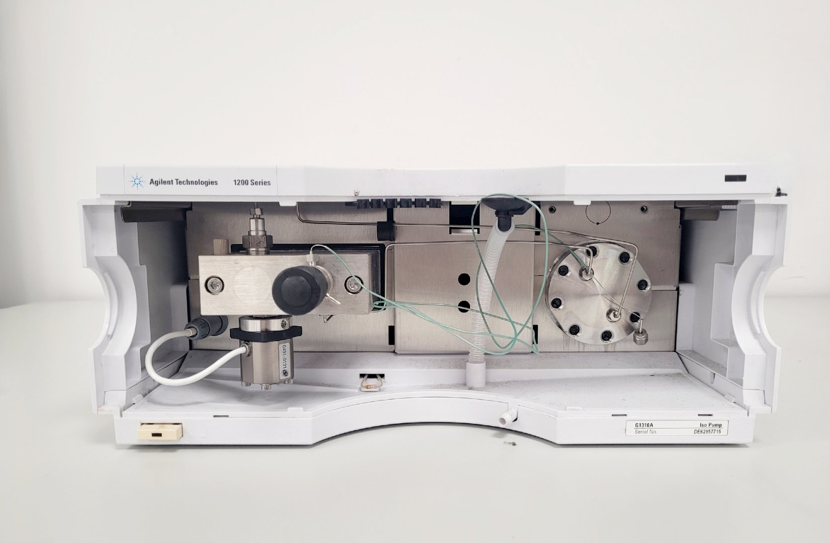 Image of Agilent Technologies G1310A 1200 Isocratic Pump & Instant Pilot Controller Lab