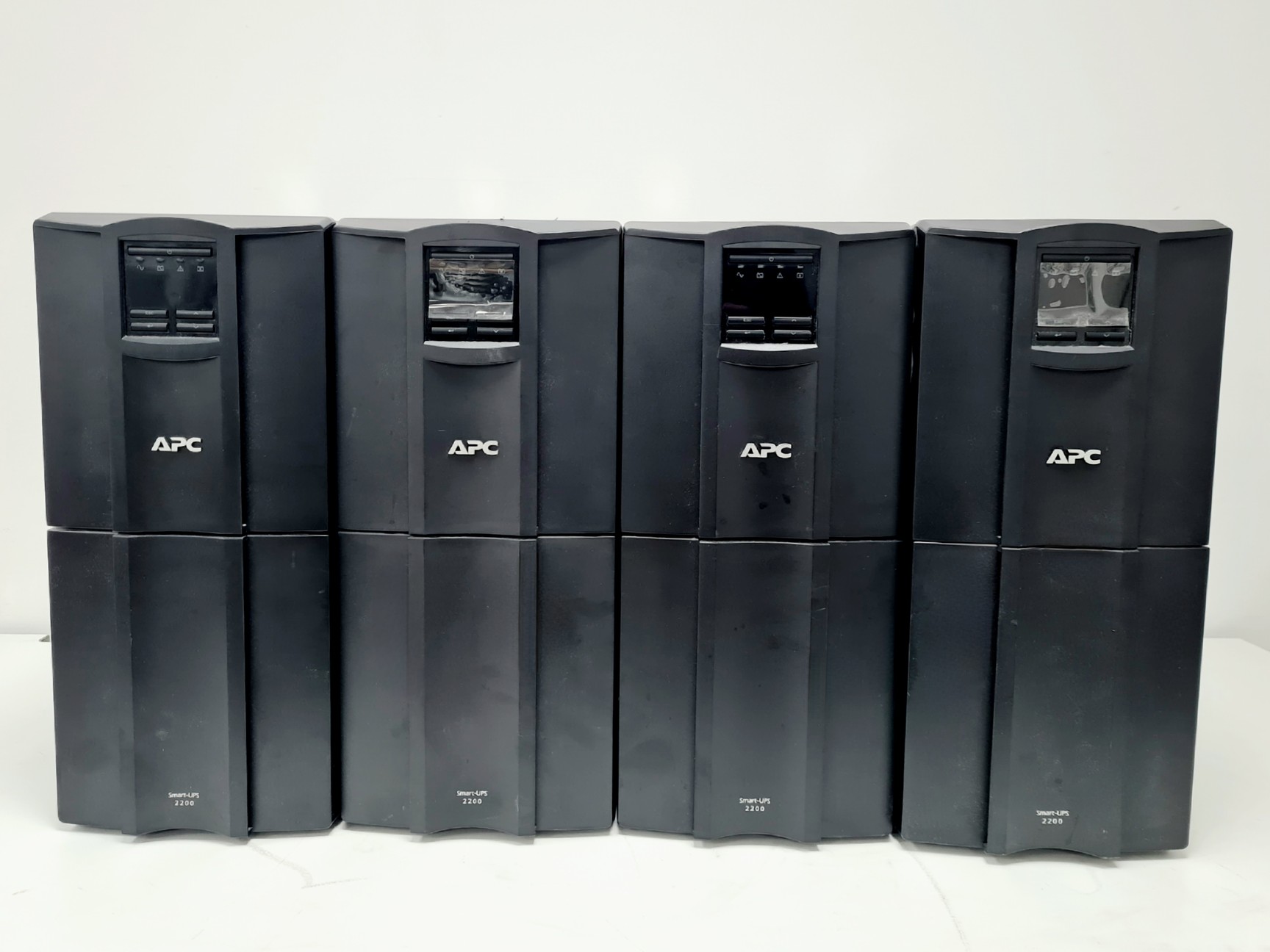 Image of 4 x APC Smart-UPS Line Interactive 2200VA Tower 230V Lab