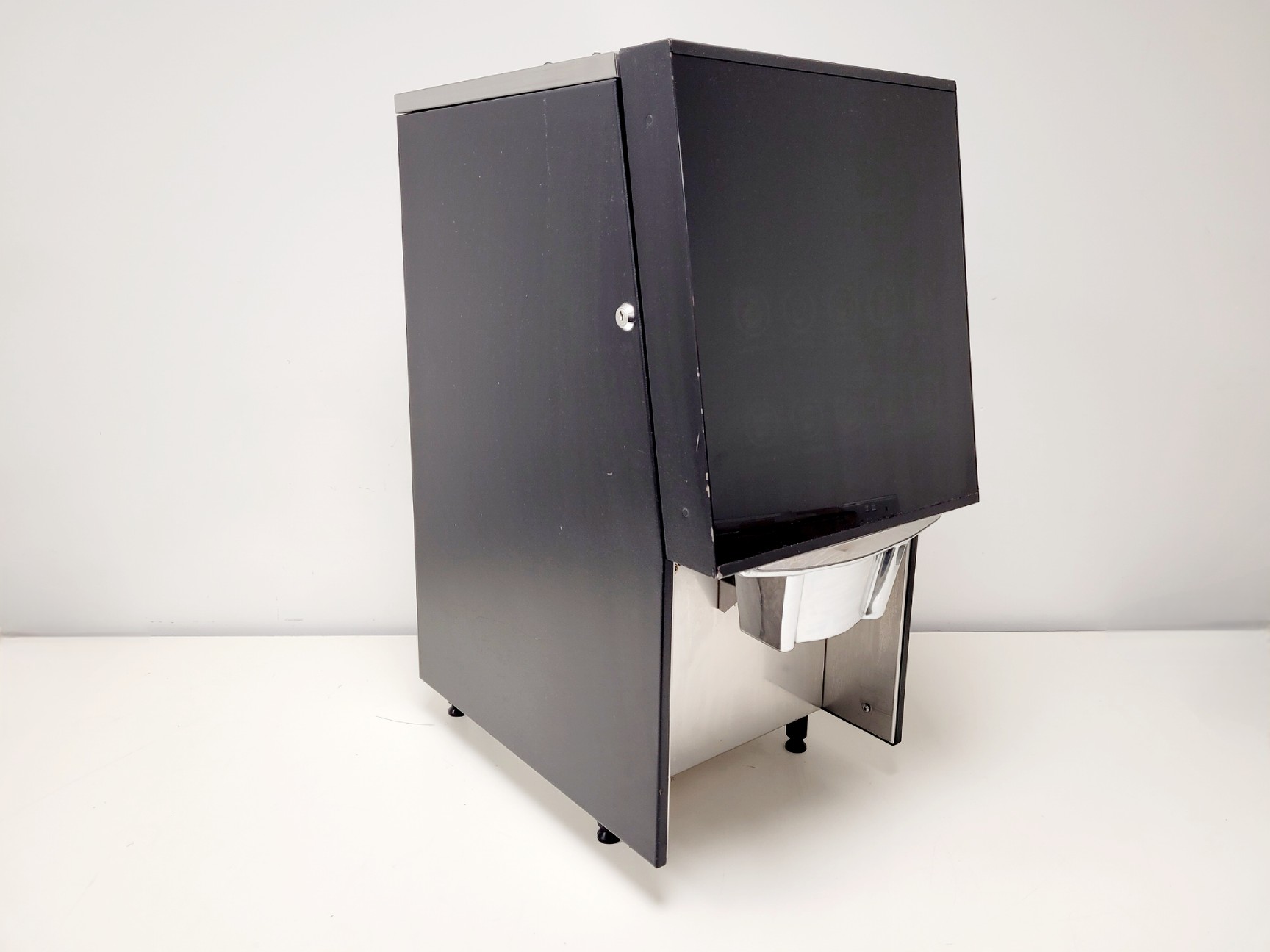 Image of Coffetek Gourmet Vitro 6 4 Cannister Touch Display Coffee Machine