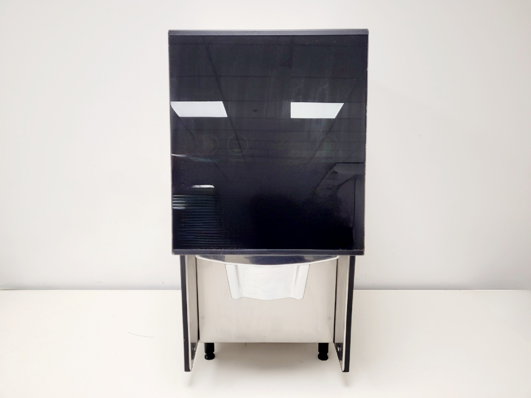 Image of Coffetek Gourmet Vitro 6 4 Cannister Touch Display Coffee Machine