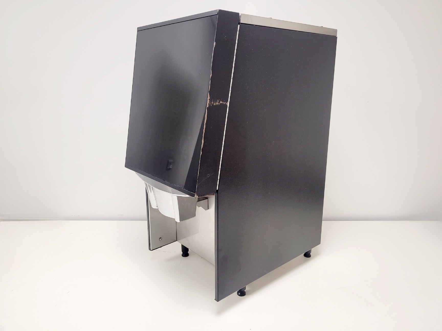 Image of Coffetek Gourmet Vitro 6 4 Cannister Touch Display Coffee Machine