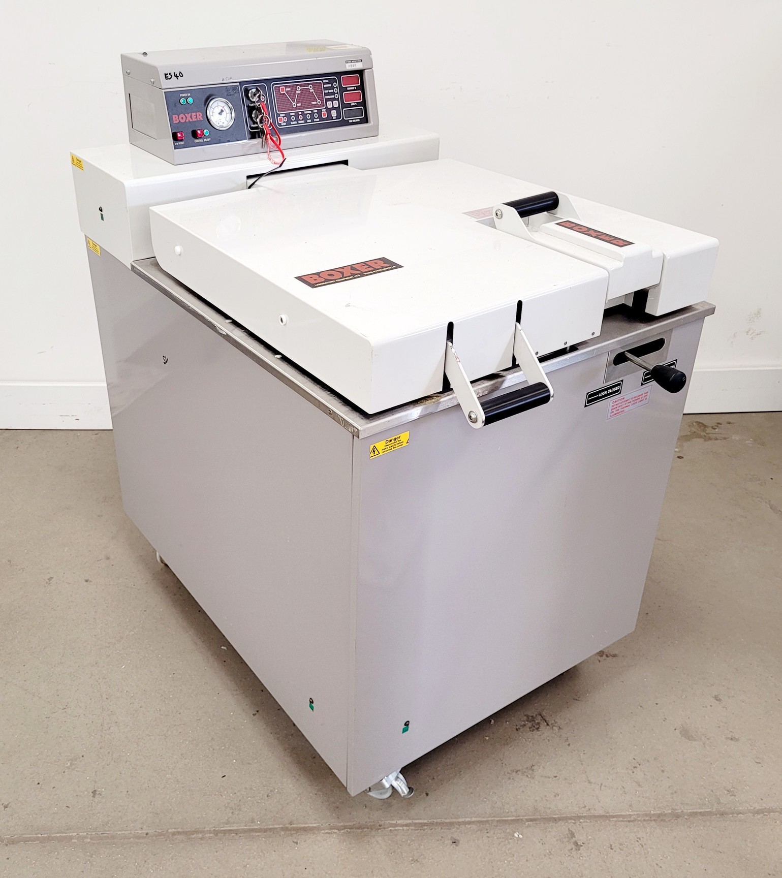 Image of Boxer 300/75L Top Loading Floor Standing Autoclave Lab