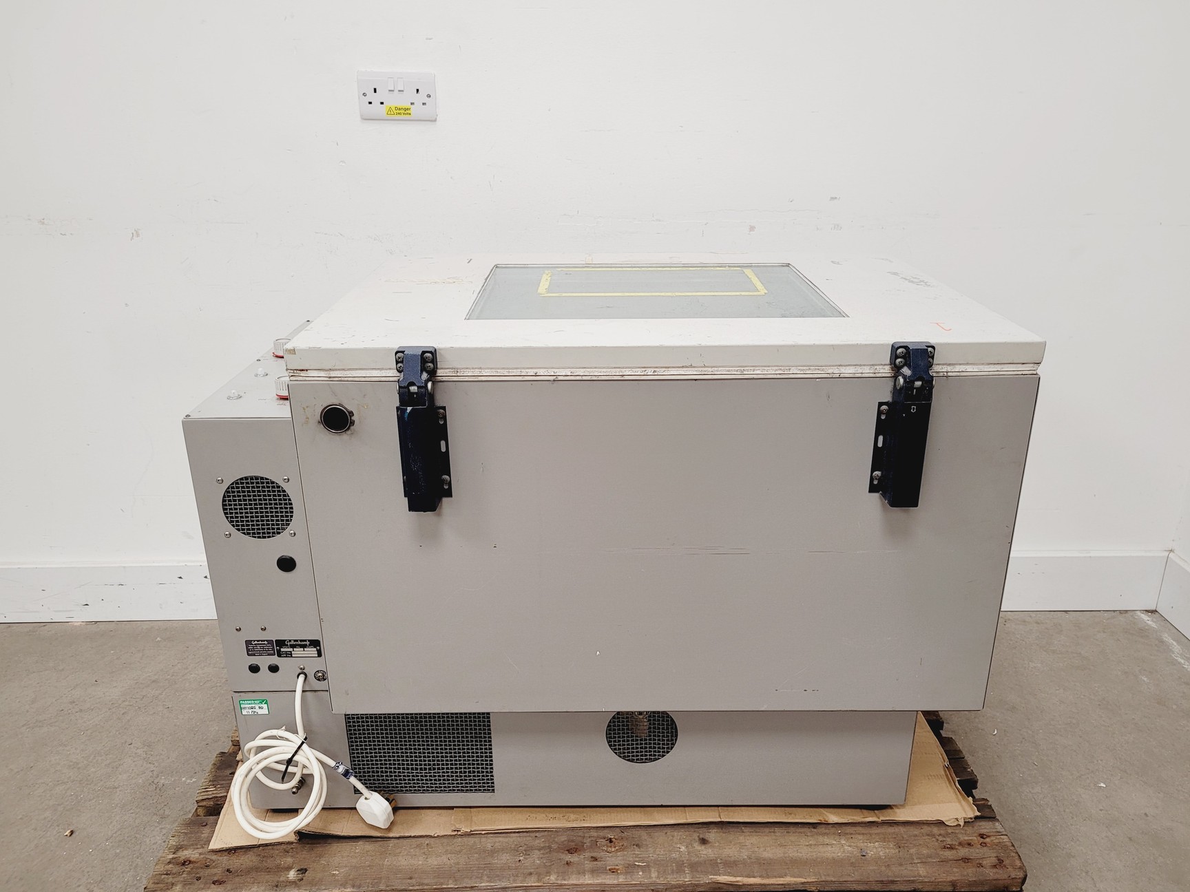 Image of Gallenkamp Cooling Shaking Incubator INR-250 Lab Spares/Repairs