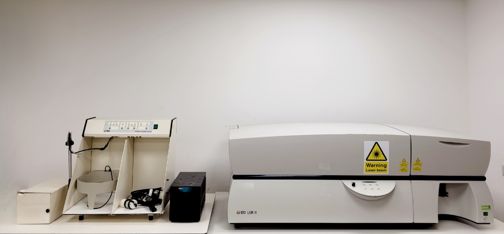 Image of Becton Dickinson BD LSR II Flow Cytometer w/FACSFlow Supply System Lab