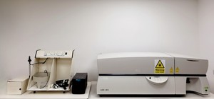 Thumbnail image of Becton Dickinson BD LSR II Flow Cytometer w/FACSFlow Supply System Lab