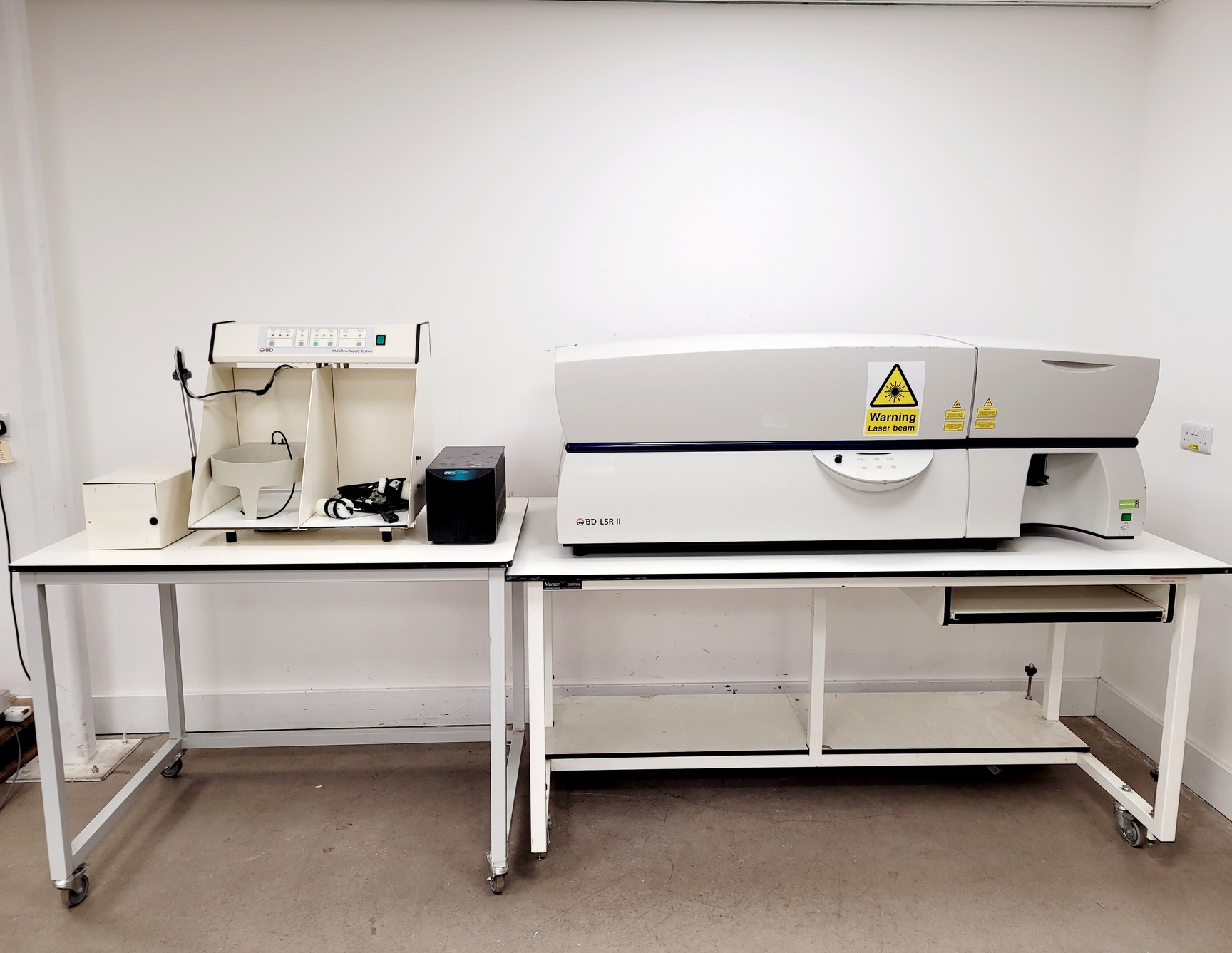 Image of Becton Dickinson BD LSR II Flow Cytometer w/FACSFlow Supply System Lab