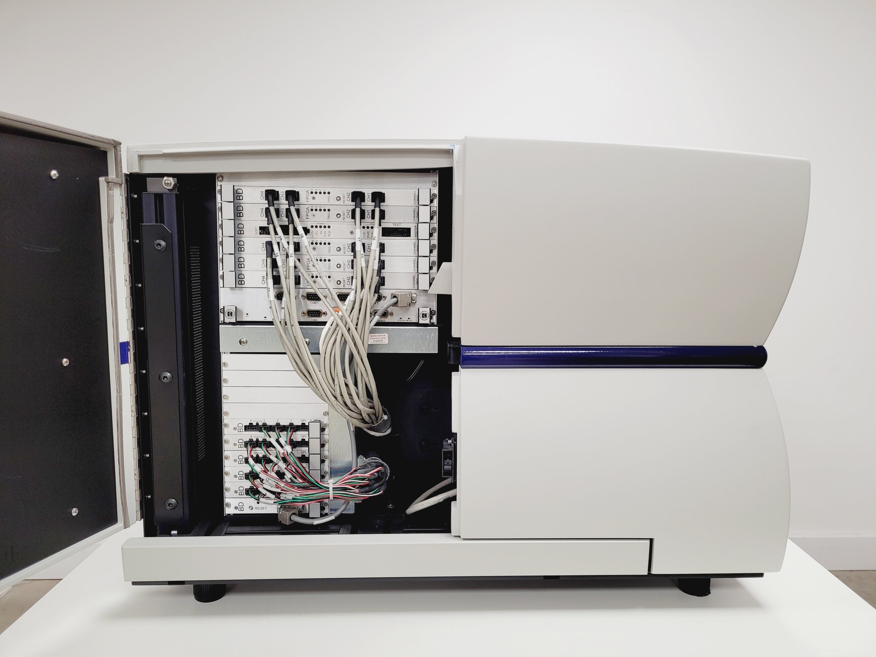 Image of Becton Dickinson BD LSR II Flow Cytometer w/FACSFlow Supply System Lab