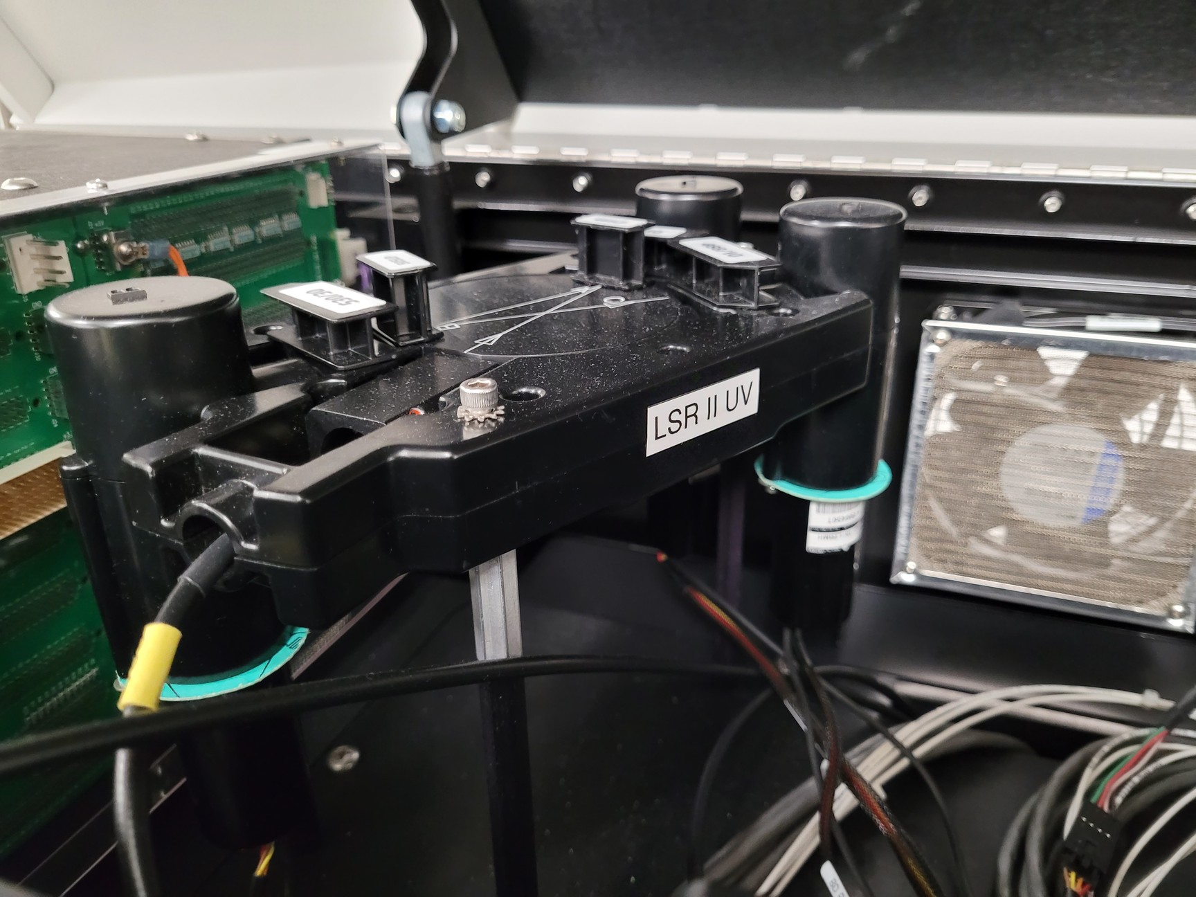 Image of Becton Dickinson BD LSR II Flow Cytometer w/FACSFlow Supply System Lab