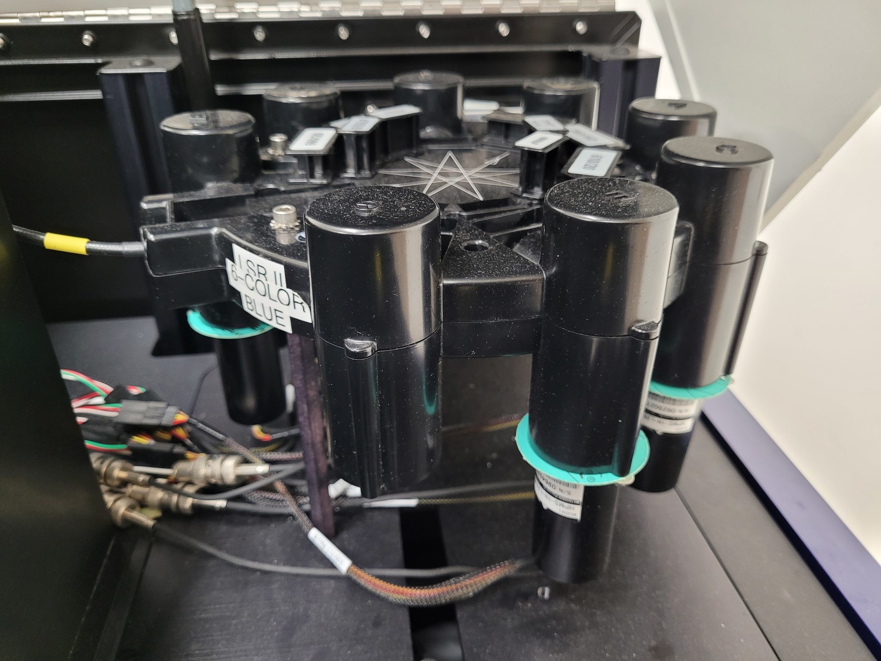 Image of Becton Dickinson BD LSR II Flow Cytometer w/FACSFlow Supply System Lab