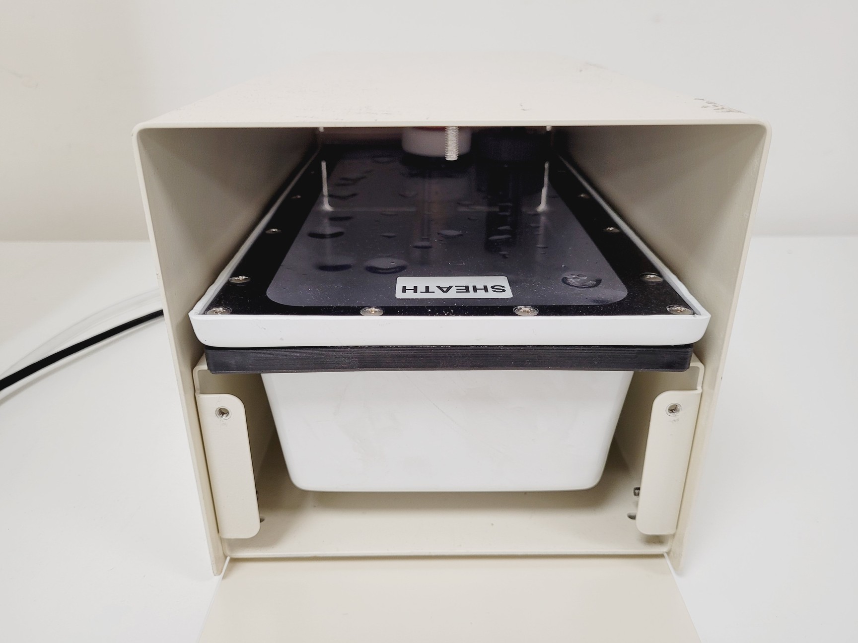 Image of Becton Dickinson BD LSR II Flow Cytometer w/FACSFlow Supply System Lab