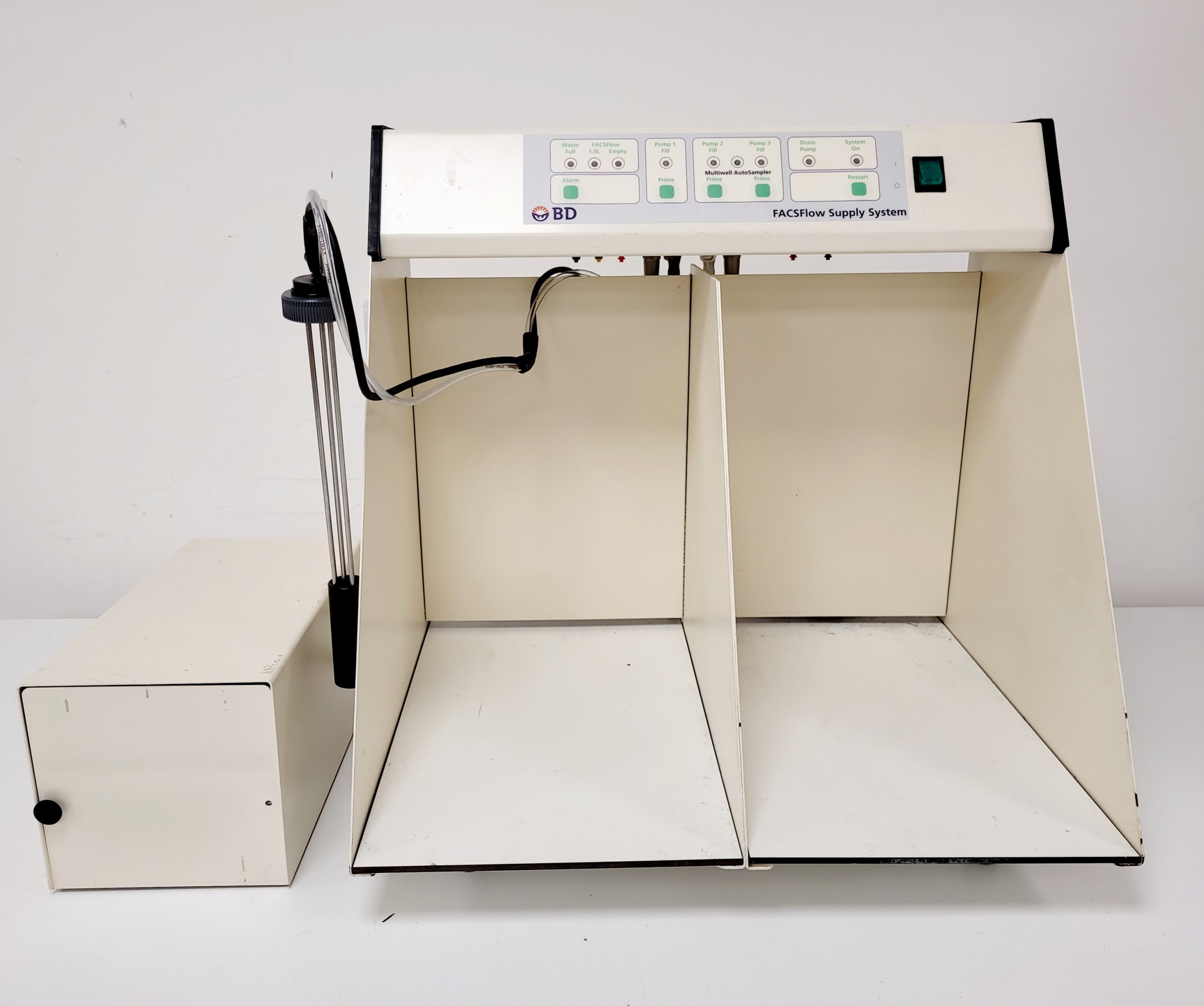 Image of Becton Dickinson BD LSR II Flow Cytometer w/FACSFlow Supply System Lab