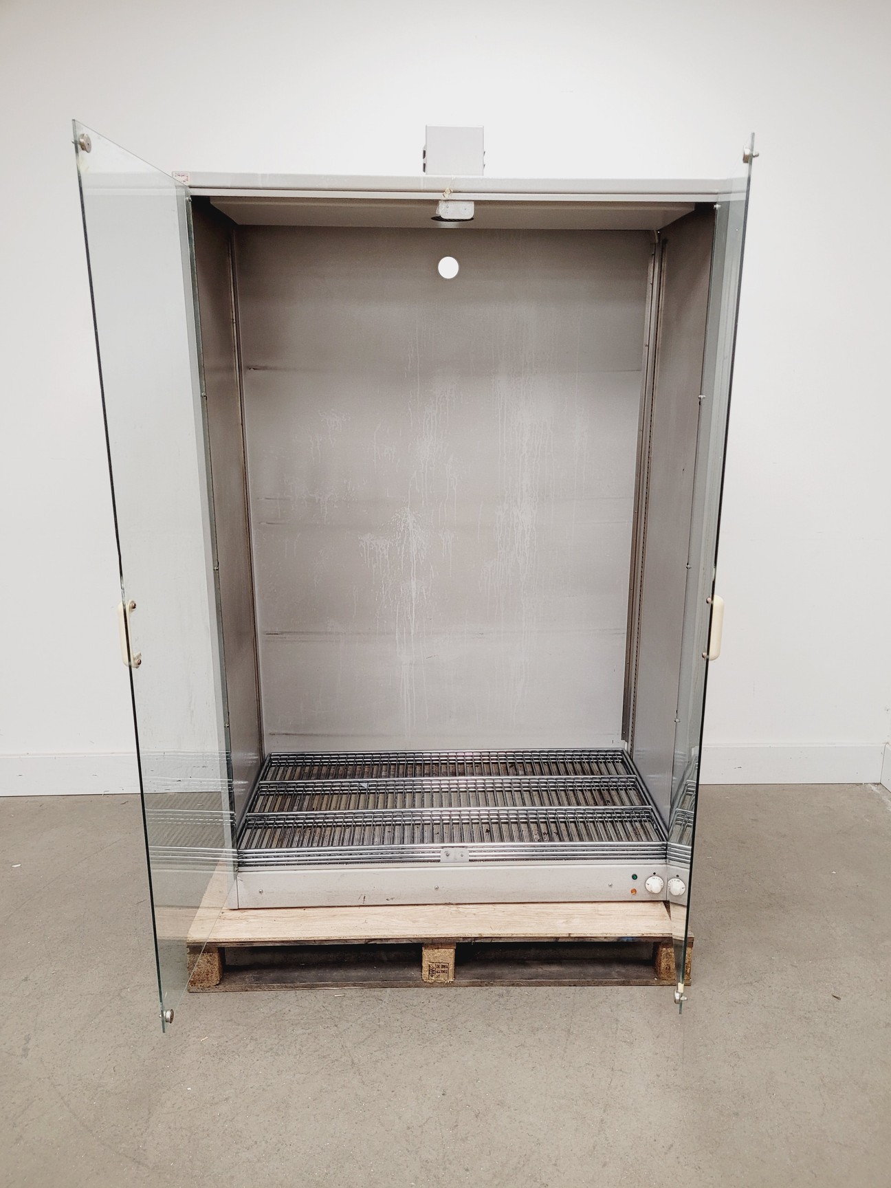 Image of Leader DC/1000/F Glassware Drying Cabinet