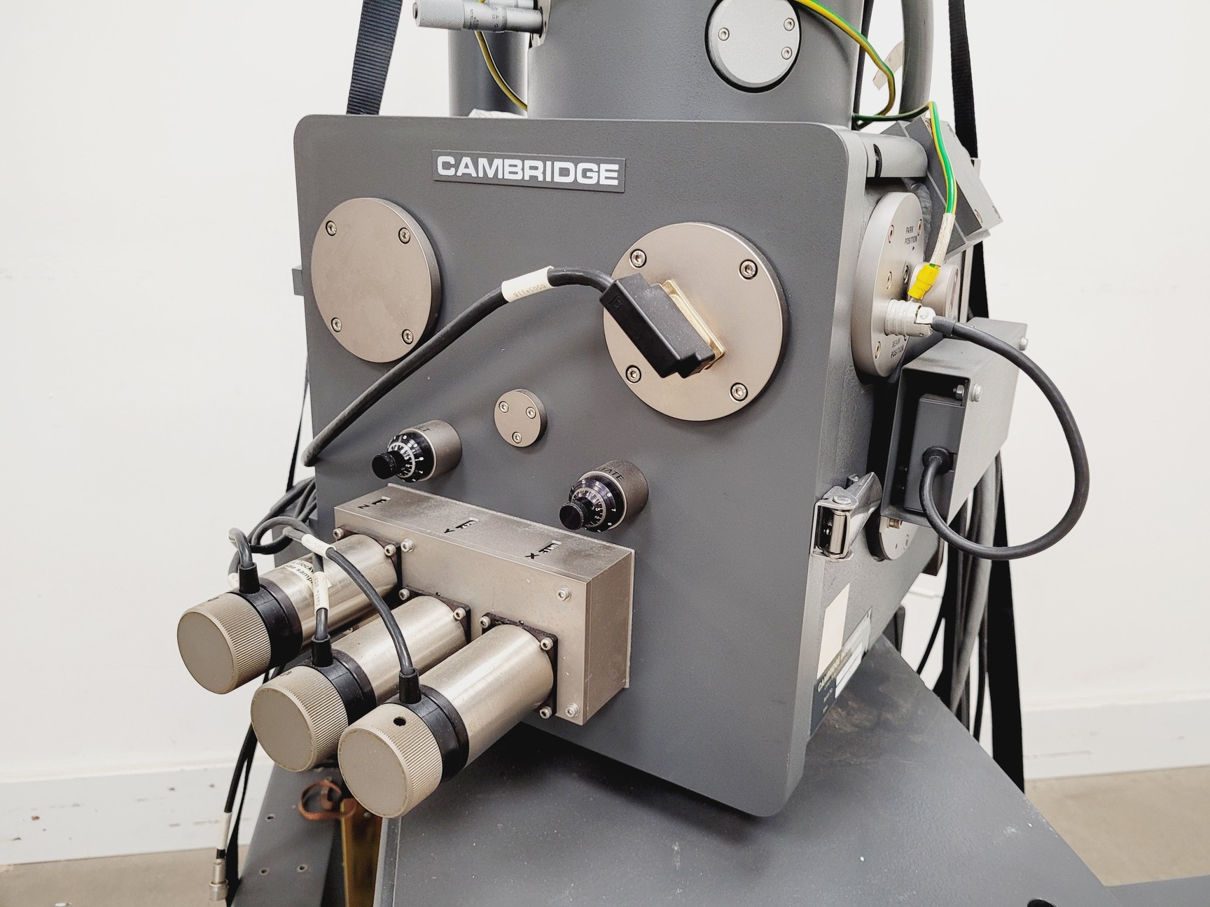 Image of Cambridge Instruments Stereoscan 360 SEM Microscope System 