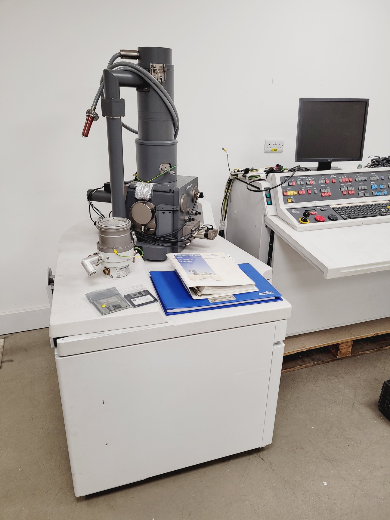 Image of Cambridge Instruments Stereoscan 360 SEM Microscope System 