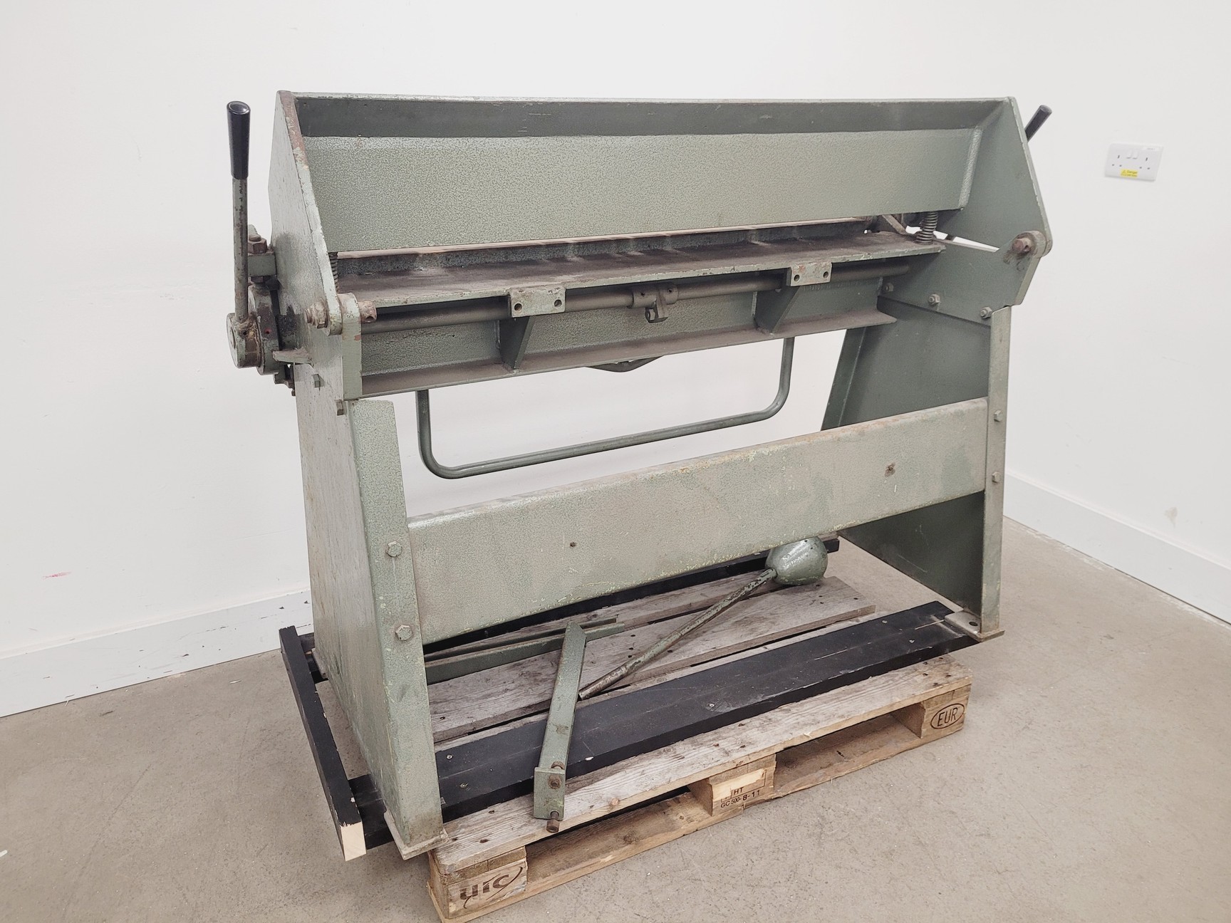 Image of F.J Edwards Machinery Model- 4FT 18G D&P Sheet Metal Bender Folder
