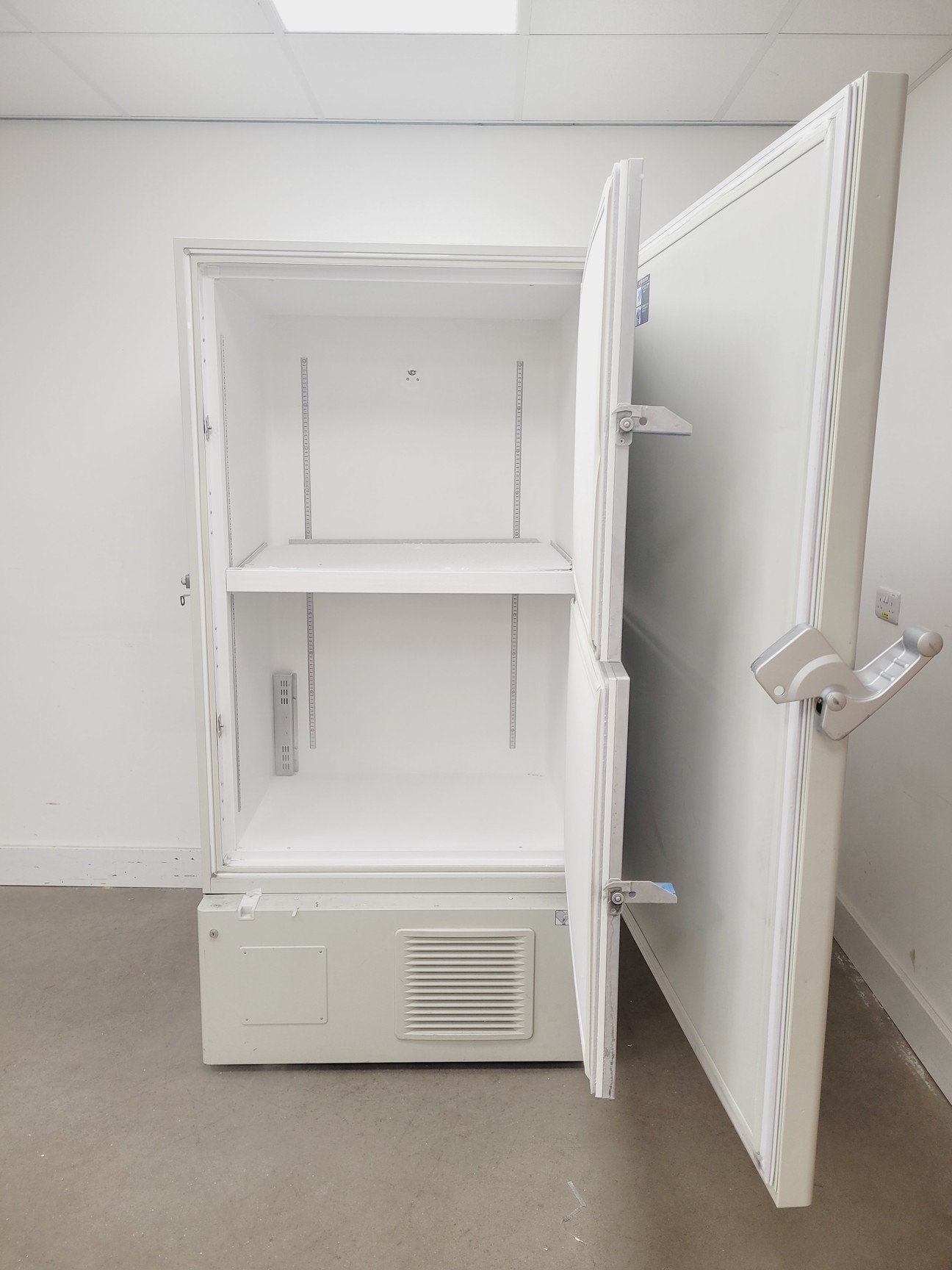 Image of Sanyo -86 ULT Freezer - Model - MDF-U74V Lab