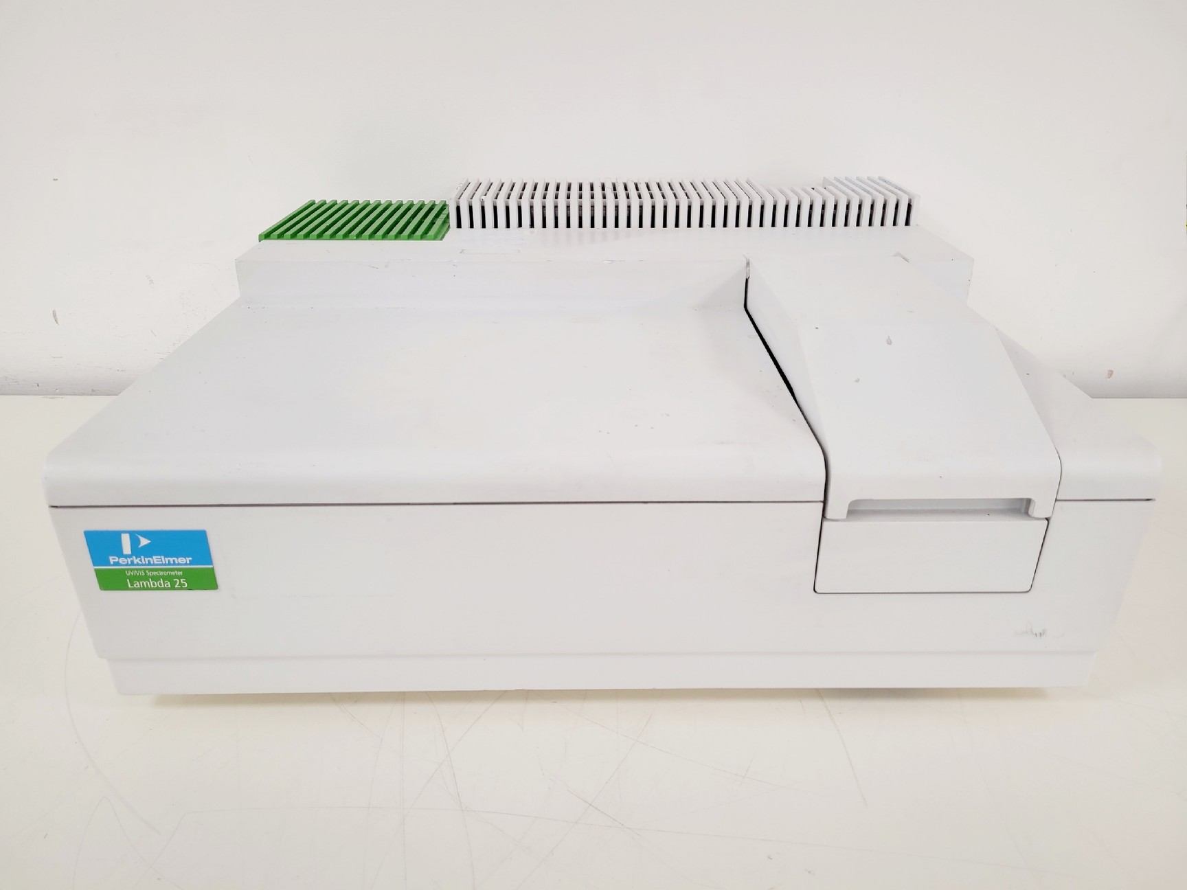 Image of Perkin Elmer Lambda 25 UV/VIS Spectrophotometer Lab