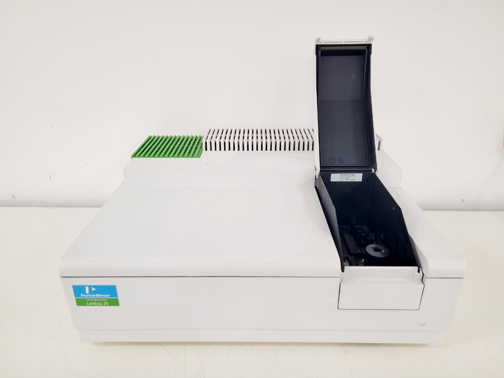 Image of Perkin Elmer Lambda 25 UV/VIS Spectrophotometer Lab