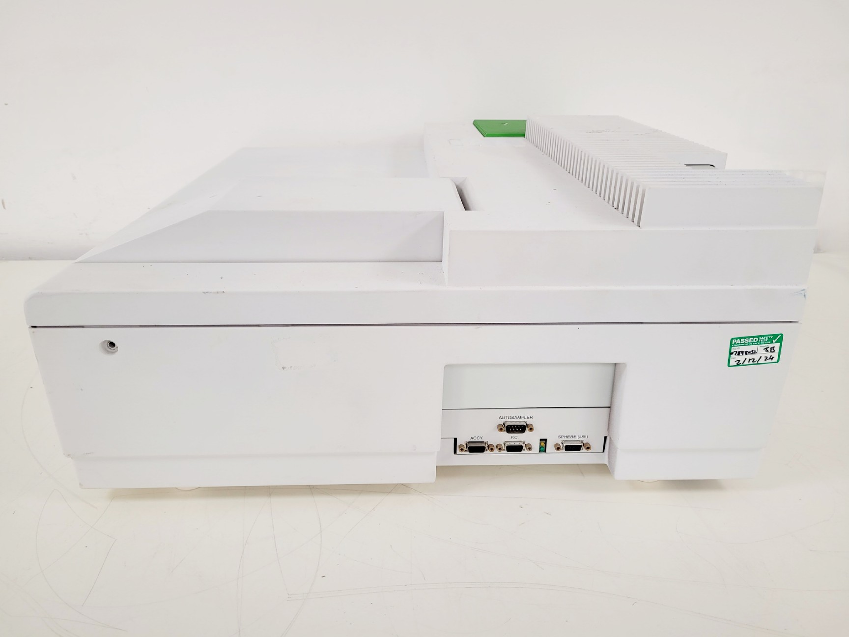 Image of Perkin Elmer Lambda 25 UV/VIS Spectrophotometer Lab