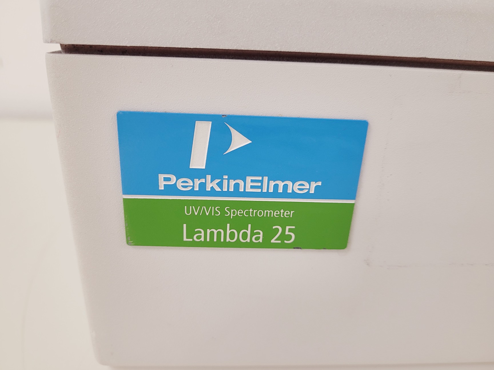 Image of Perkin Elmer Lambda 25 UV/VIS Spectrophotometer Lab