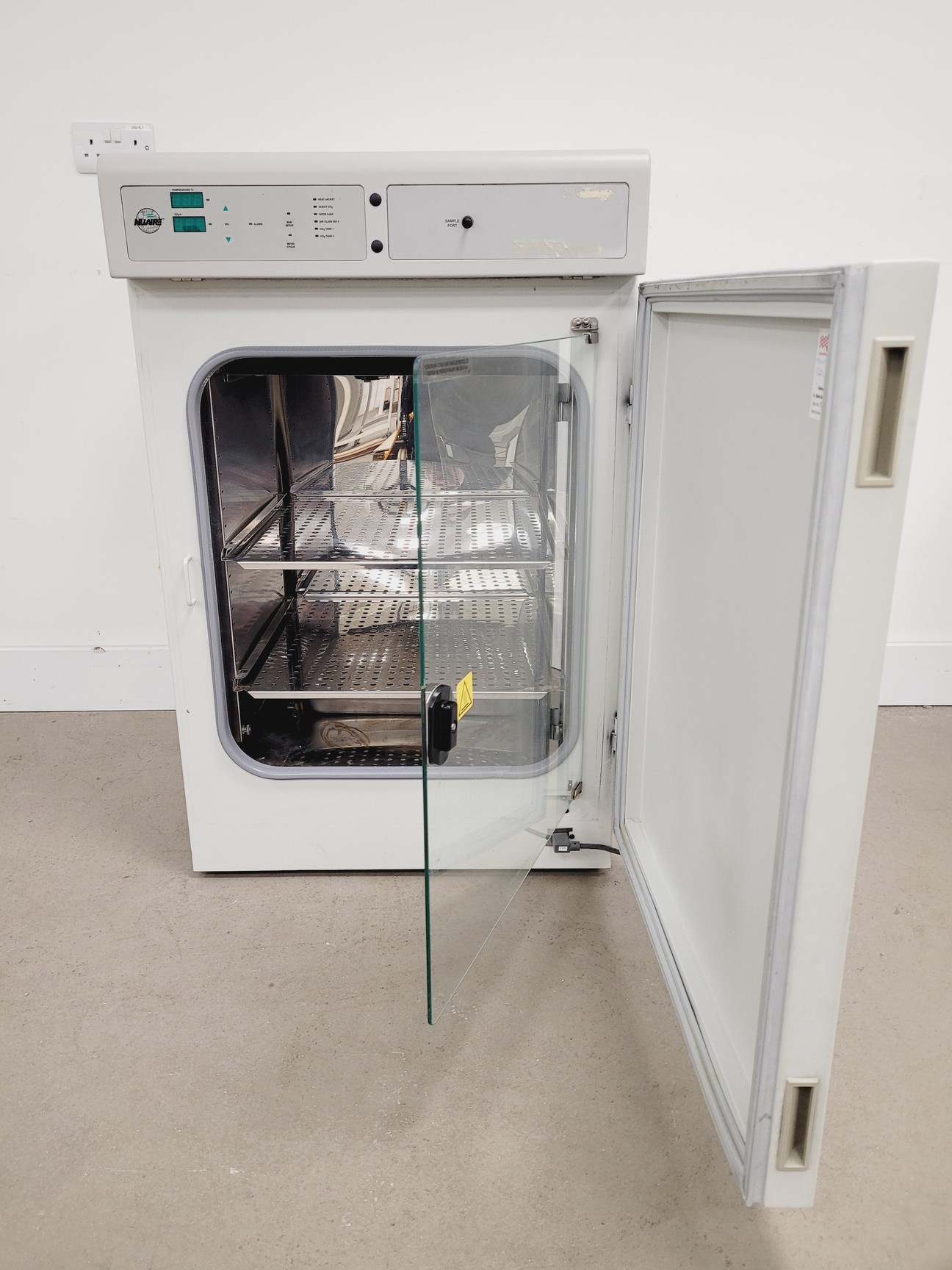Image of Nuaire IR Direct Heat Incubator Model No. NU-5510E Lab