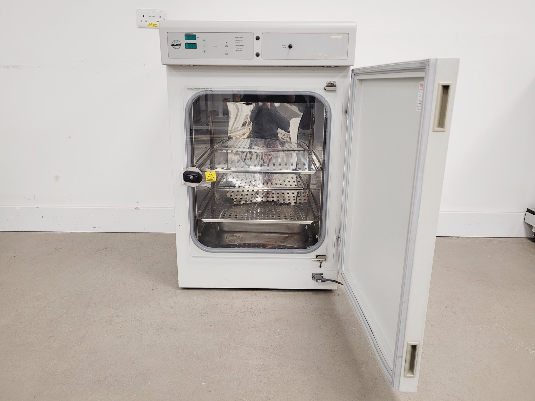 Image of Nuaire IR Direct Heat Incubator Model No. NU-5510E Lab