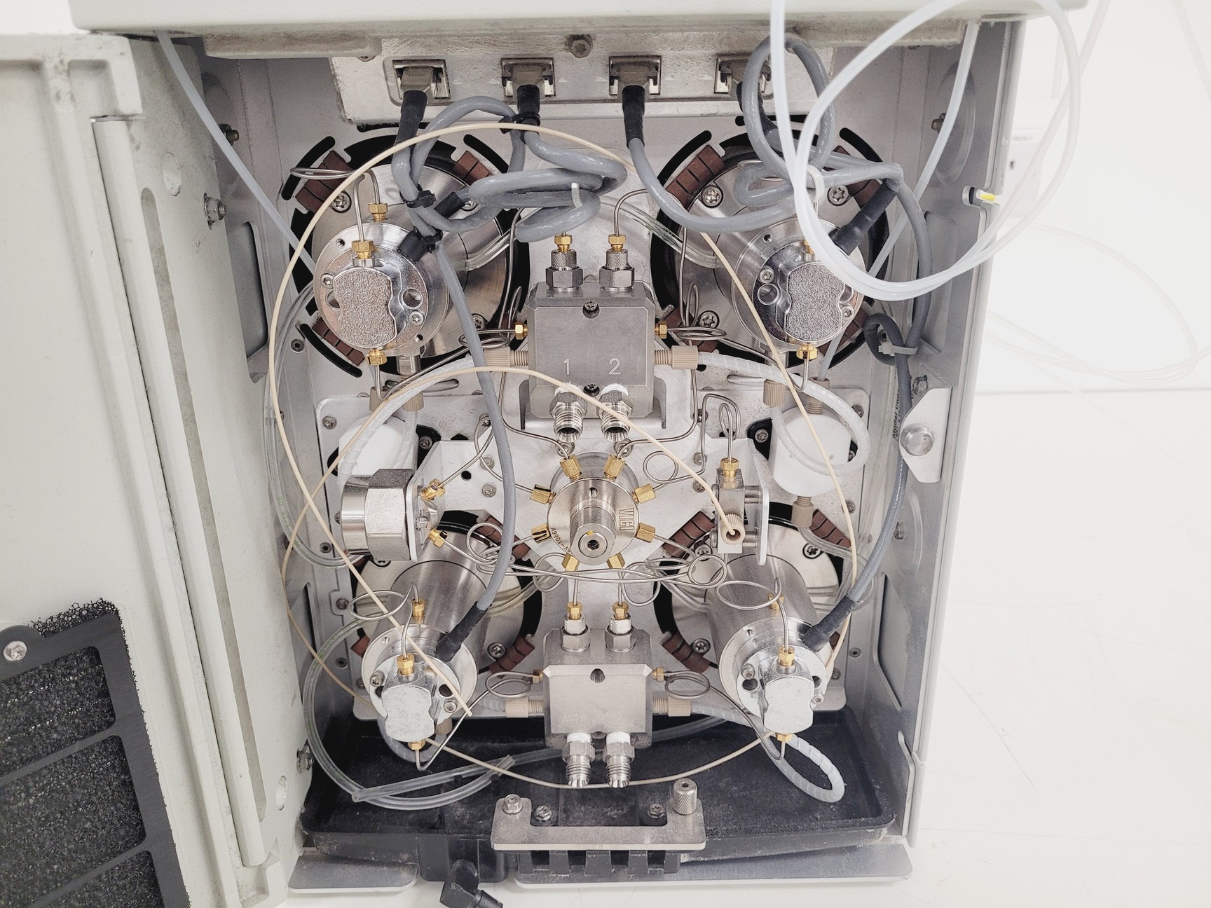 Image of Waters HPLC System - 2545 Binary, 515 Pump, 2998 Photodiode Array, SFO Lab