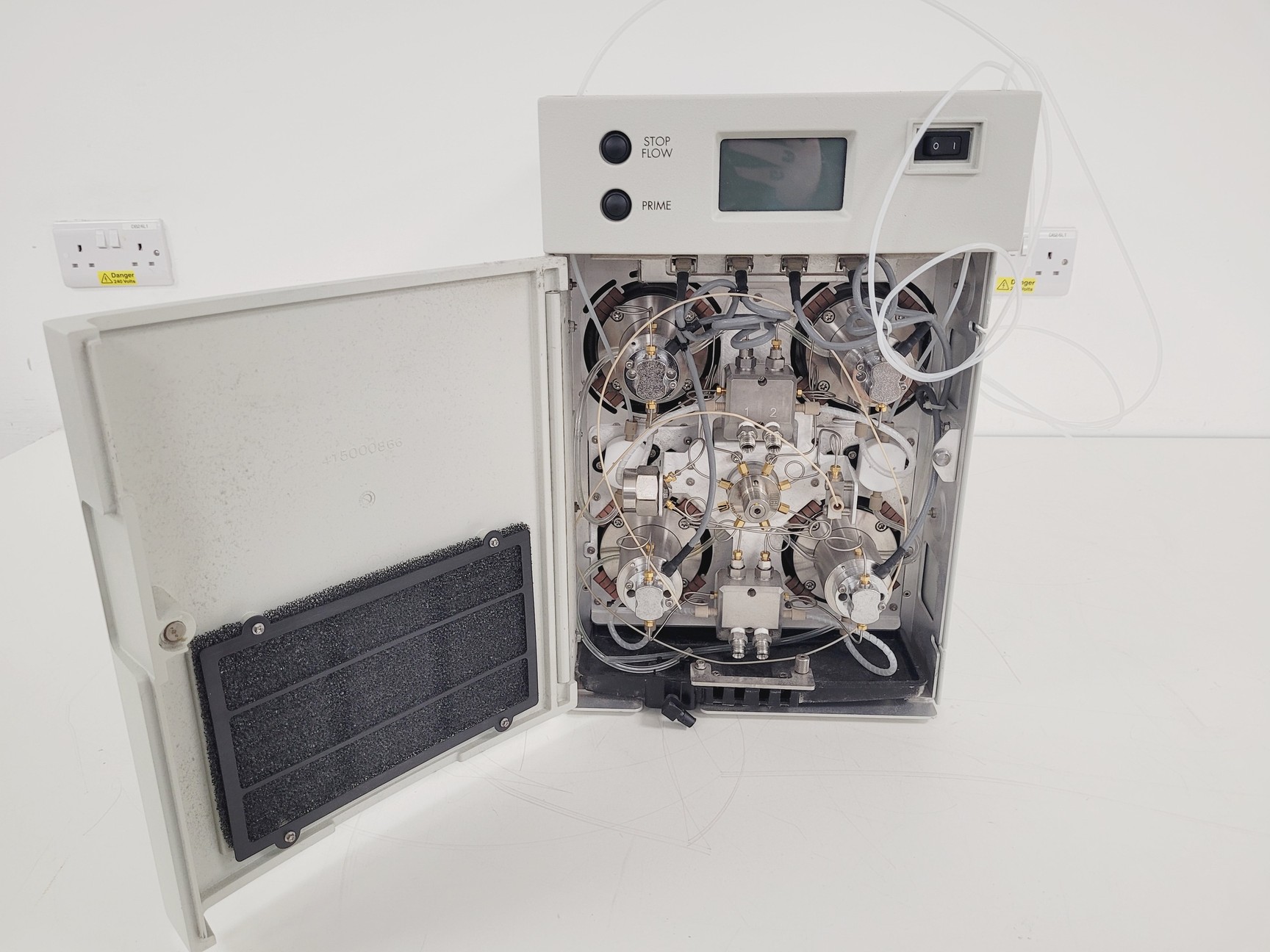 Image of Waters HPLC System - 2545 Binary, 515 Pump, 2998 Photodiode Array, SFO Lab