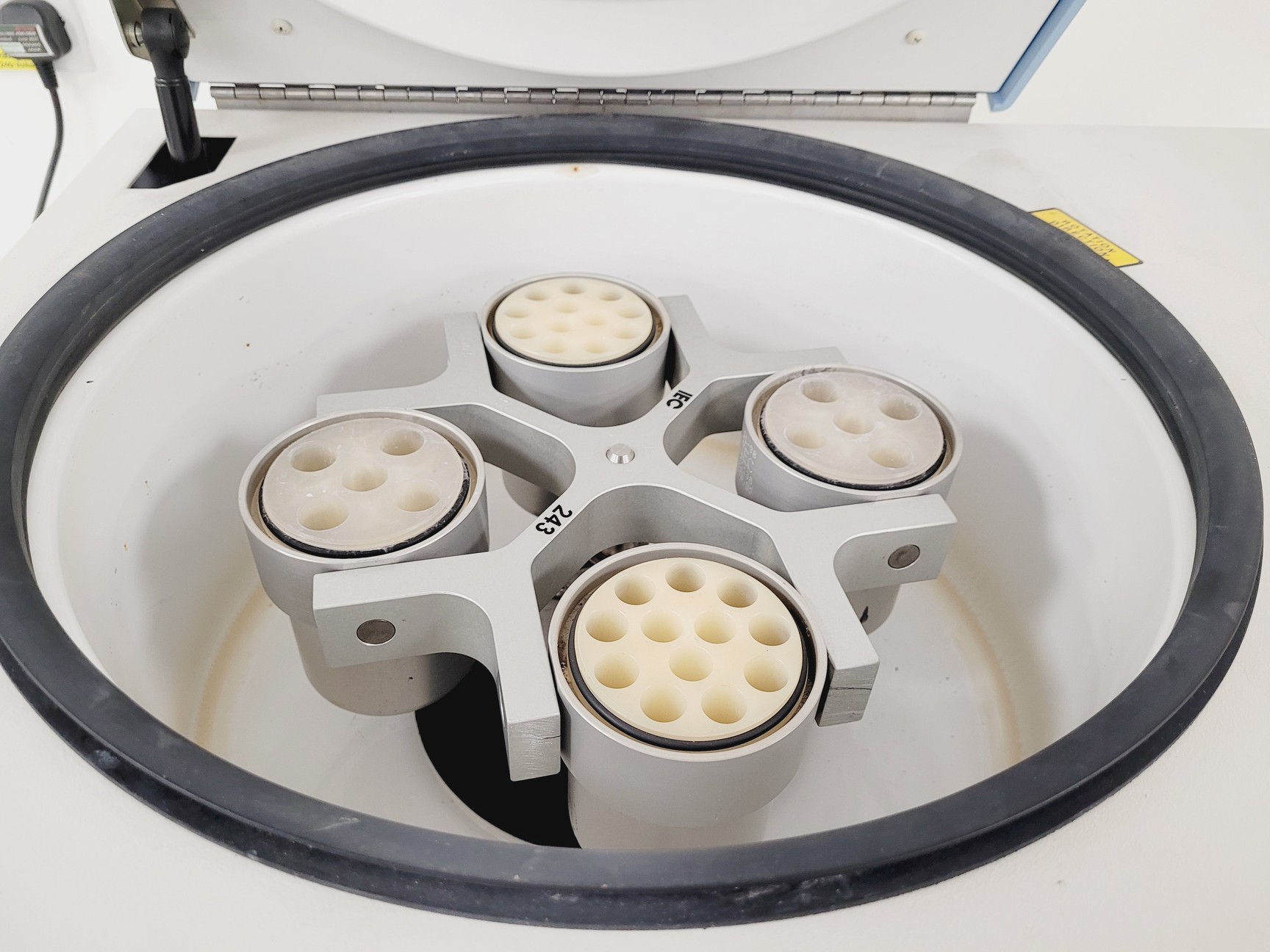 Image of IEC CL3-R Bench Top Centrifuge Lab