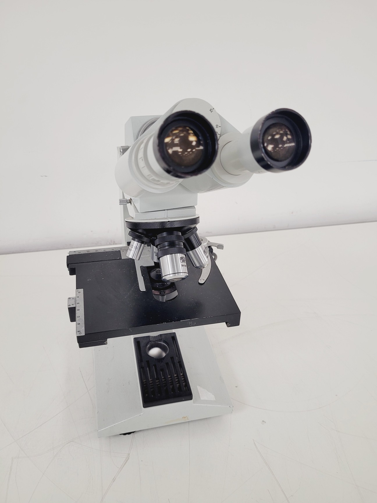 Image of Carl Zeiss Laboval 4 Microscope with 4 x Objectives HI 10 40 160/0.17 Lab