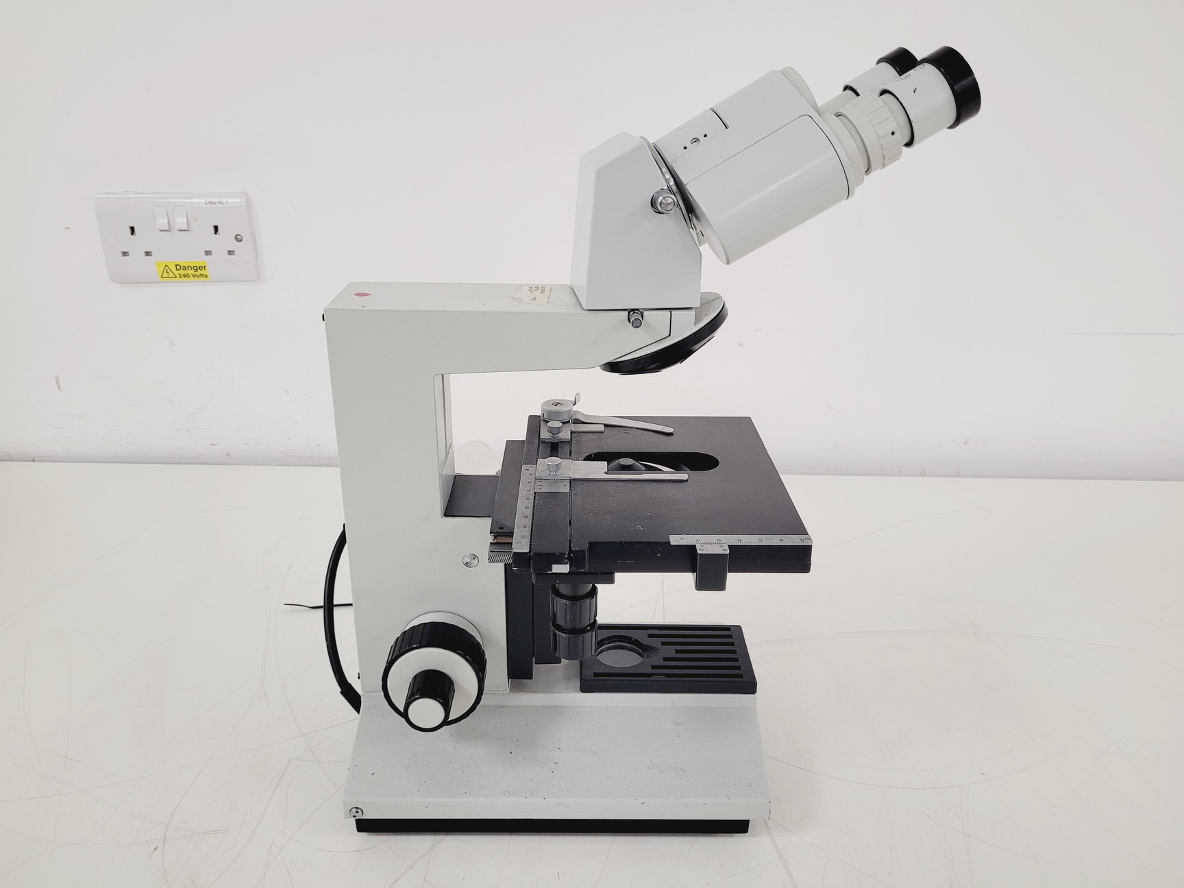 Image of Carl Zeiss Laboval 4 Microscope with 4 x Objectives HI 10 40 160/0.17 Lab