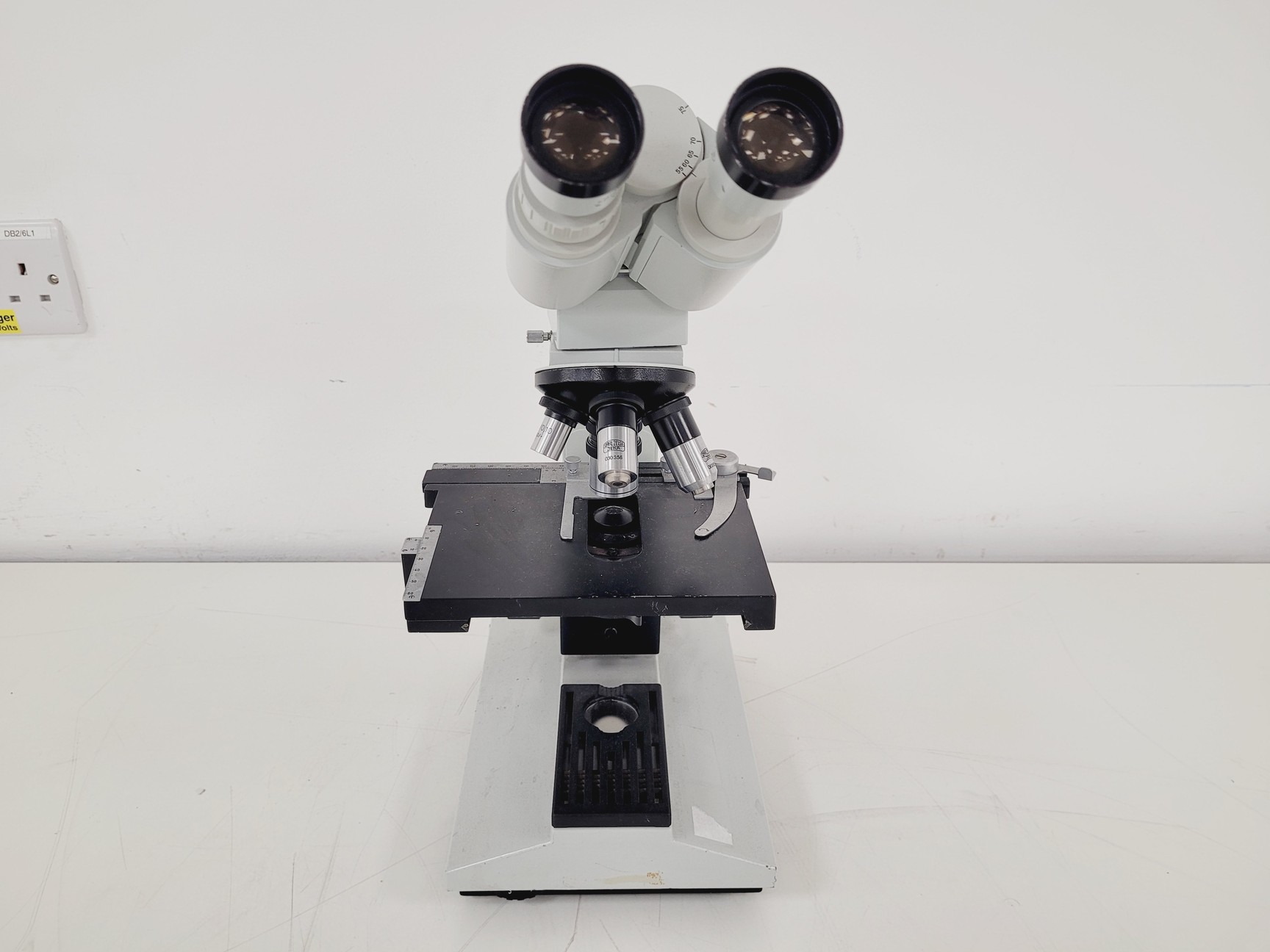 Image of Carl Zeiss Laboval 4 Microscope with 4 x Objectives HI 10 40 160/0.17 Lab