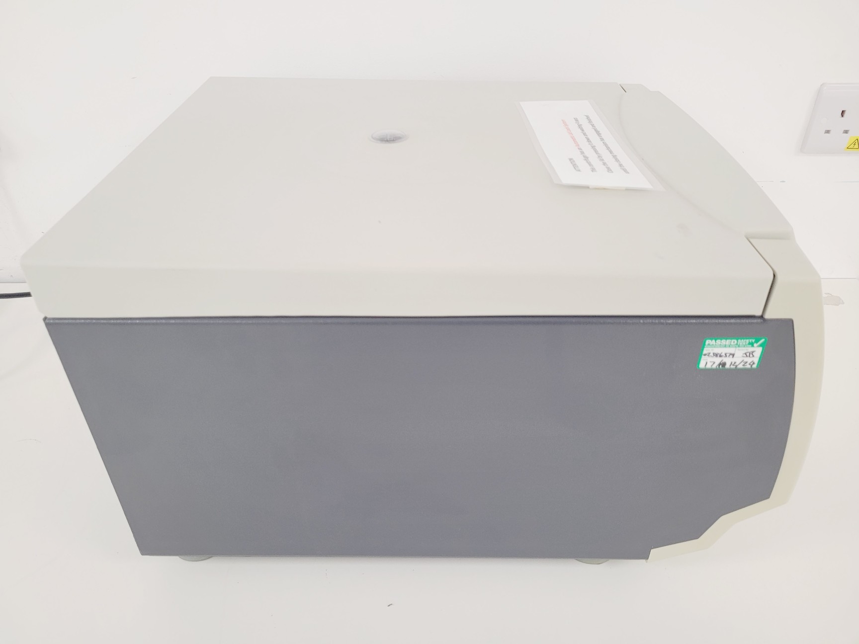 Image of Digicen 21 Table Top Centrifuge Lab