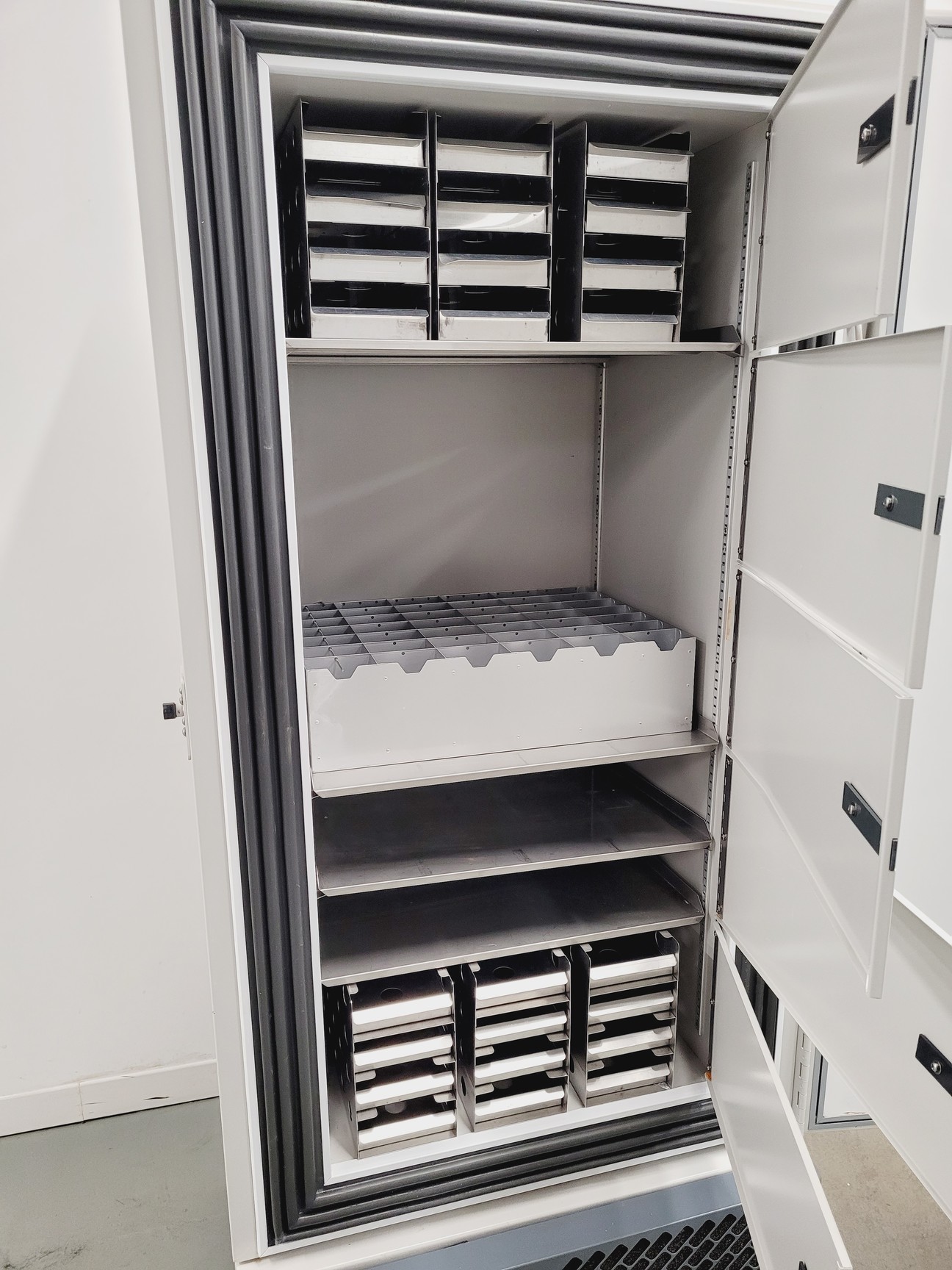 Image of Thermo Scientific Ultra Low Temperature Freezer Model Revco EXF 24086V Lab