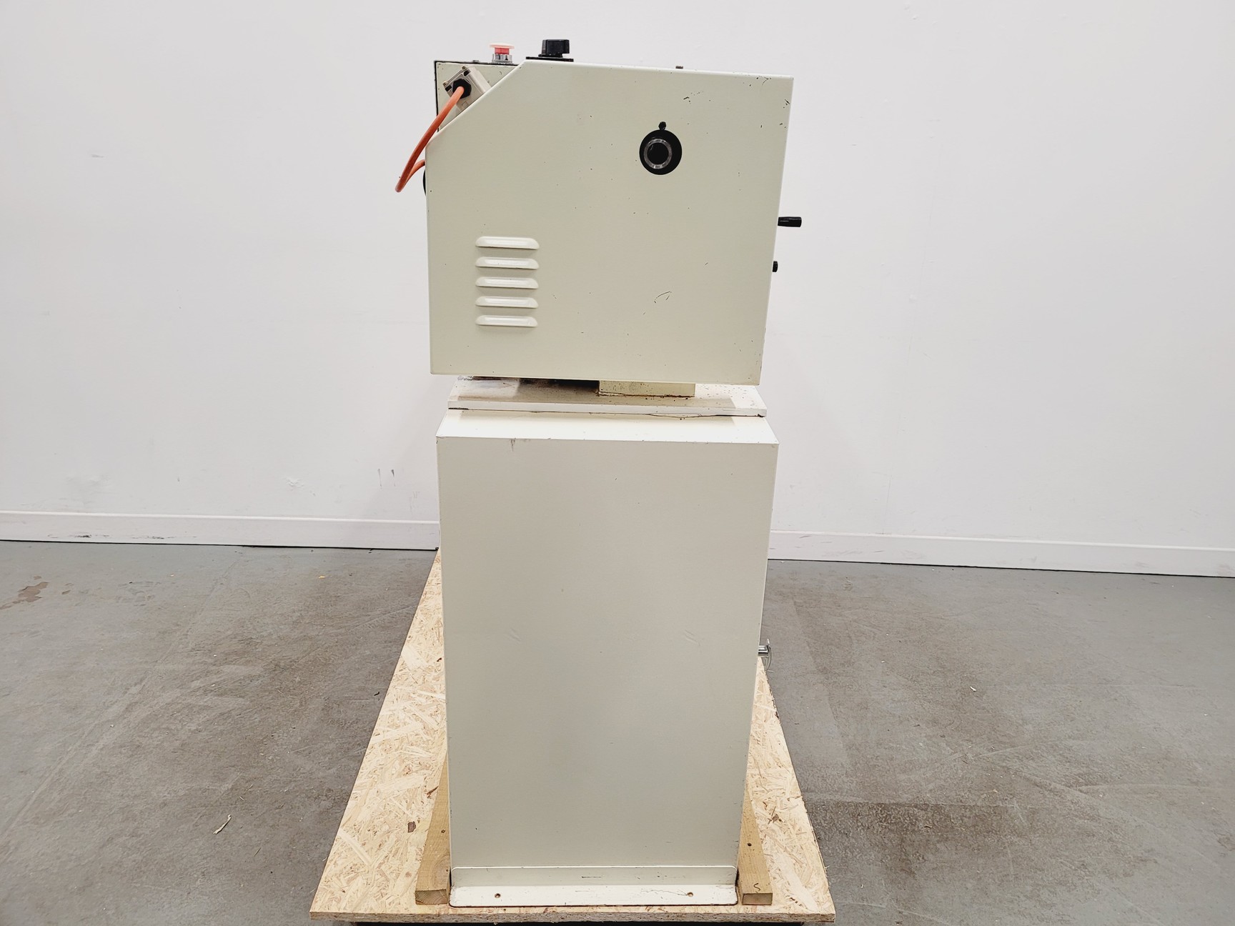 Image of Axminster APTC 650 Metal Lathe Floor Standing 1 Phase with Accessories
