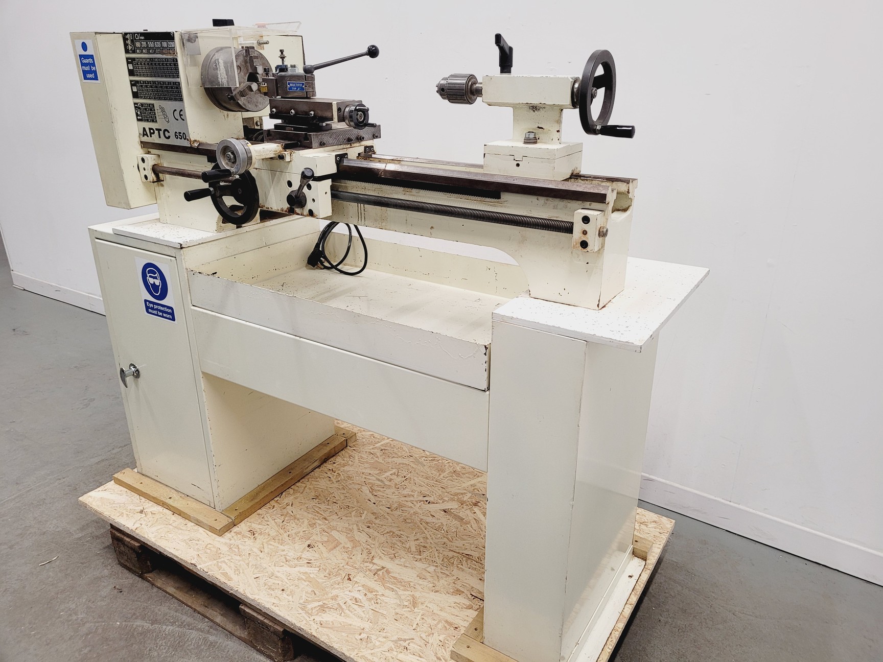Image of Axminster APTC 650 Metal Lathe Floor Standing 1 Phase with Accessories