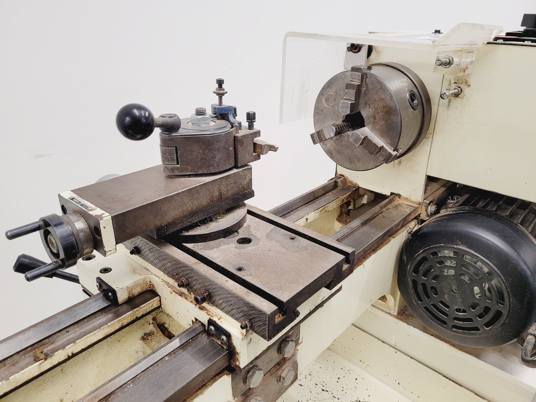 Image of Axminster APTC 650 Metal Lathe Floor Standing 1 Phase with Accessories