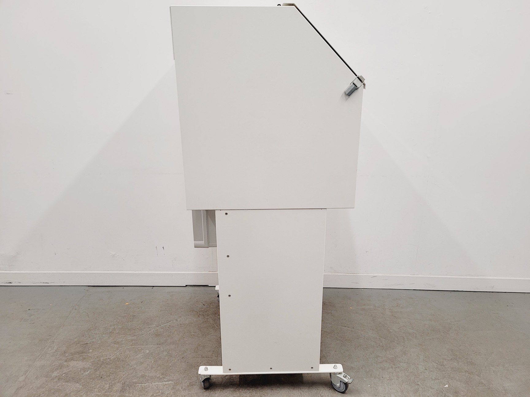 Image of Blueprinter Cy-Clean BP100 3D Printing Cleaning Glovebox Floor Standing