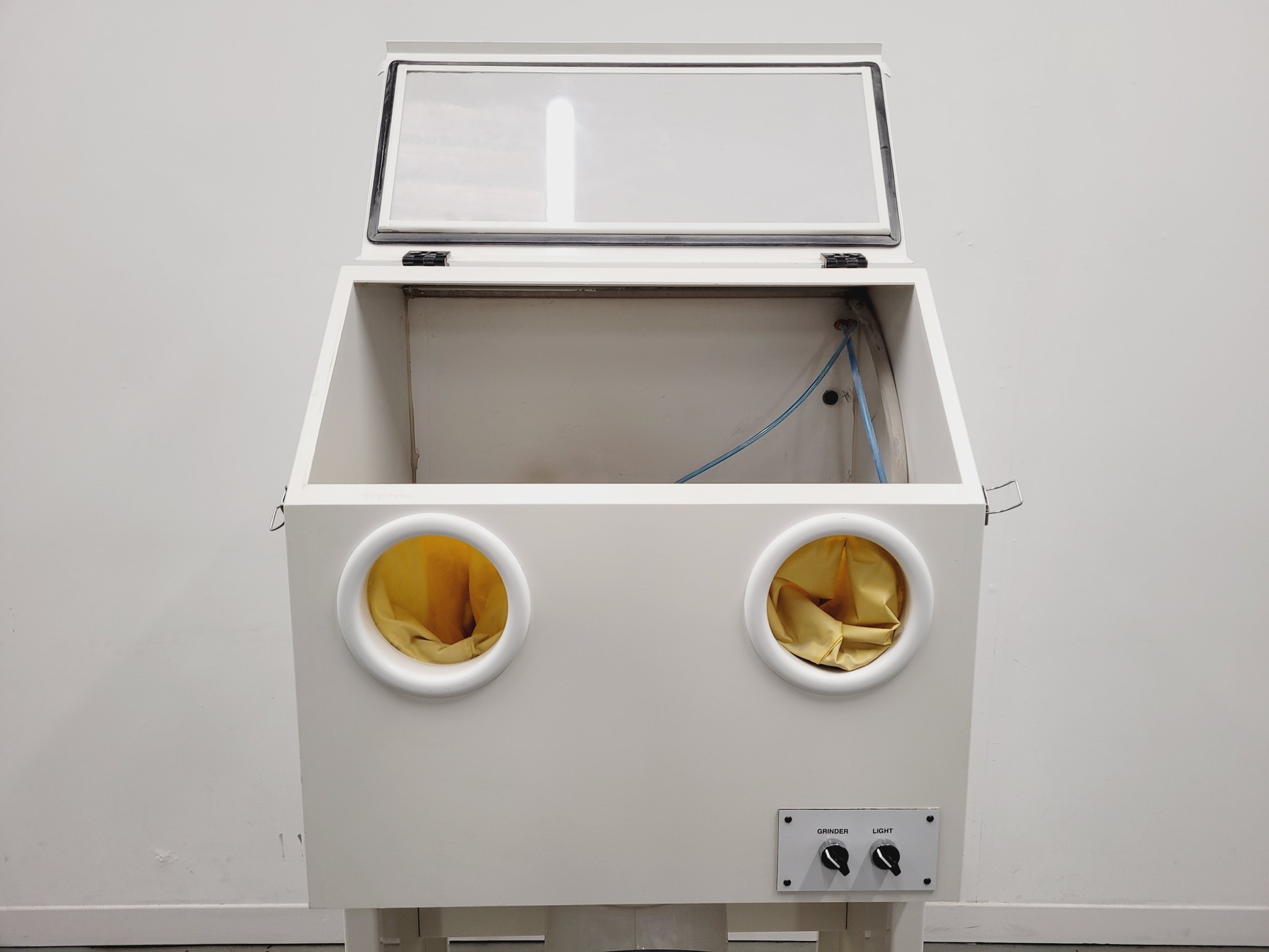 Image of Blueprinter Cy-Clean BP100 3D Printing Cleaning Glovebox Floor Standing