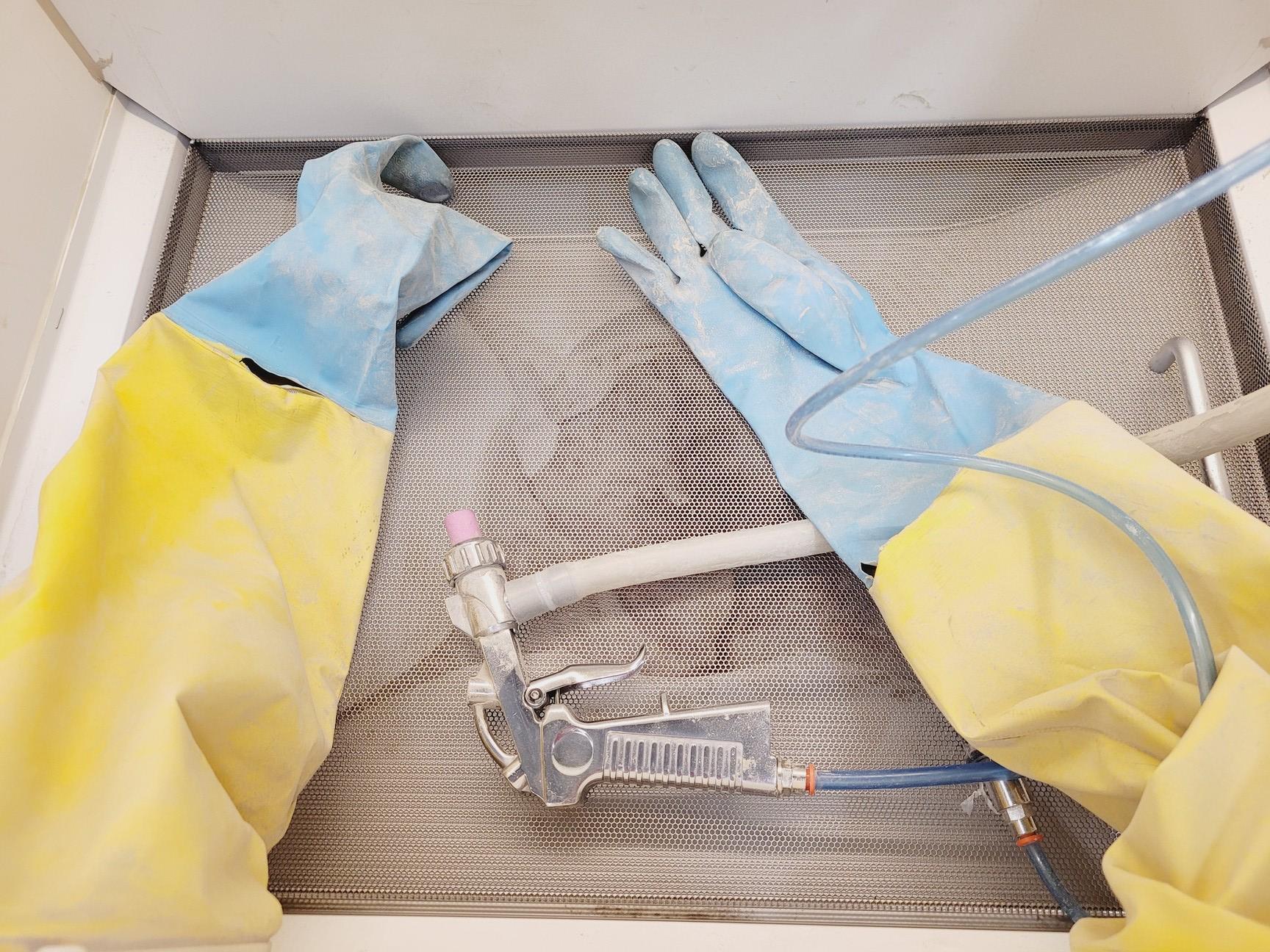 Image of Blueprinter Cy-Clean BP100 3D Printing Cleaning Glovebox Floor Standing