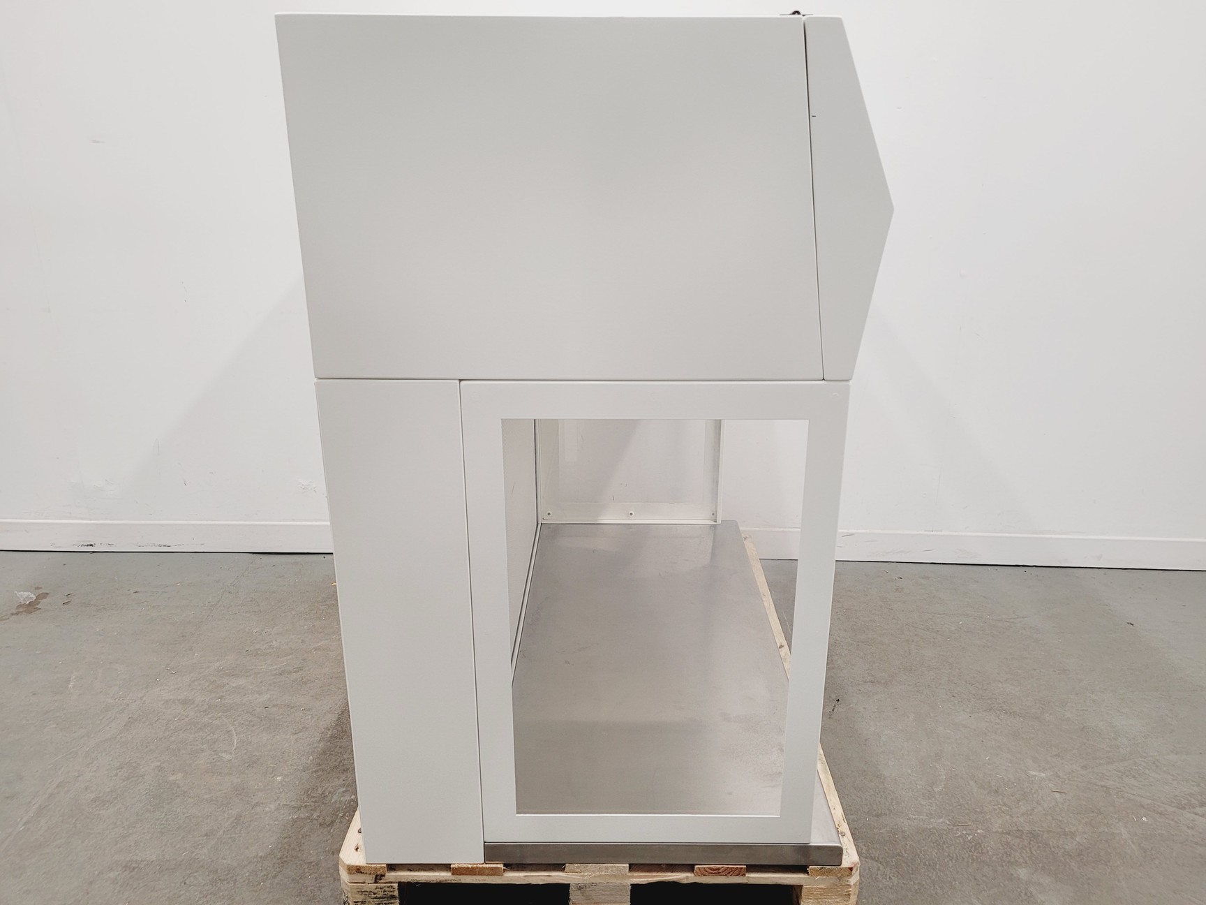 Image of Monmouth Circulaire HLFT 1200 Laminar Flow Cabinet Lab