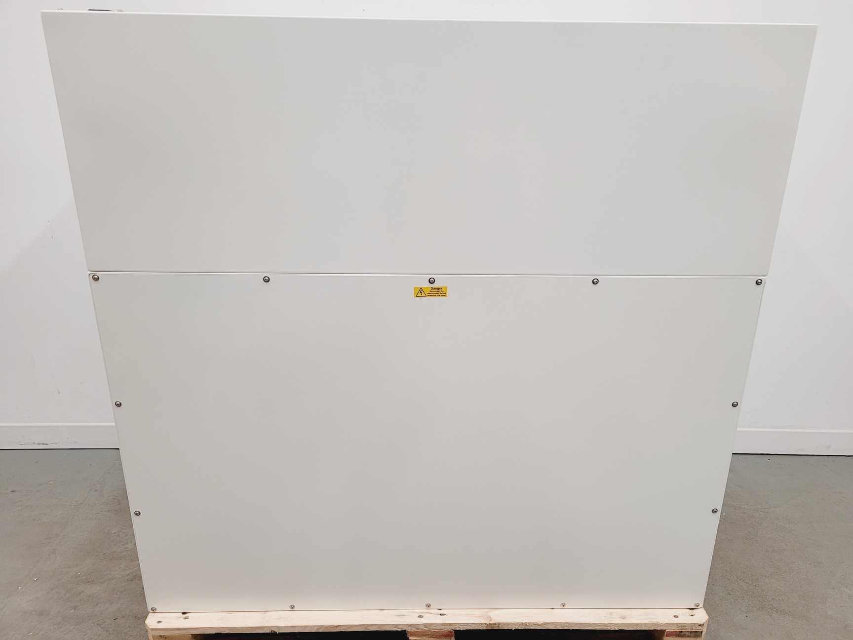 Image of Monmouth Circulaire HLFT 1200 Laminar Flow Cabinet Lab