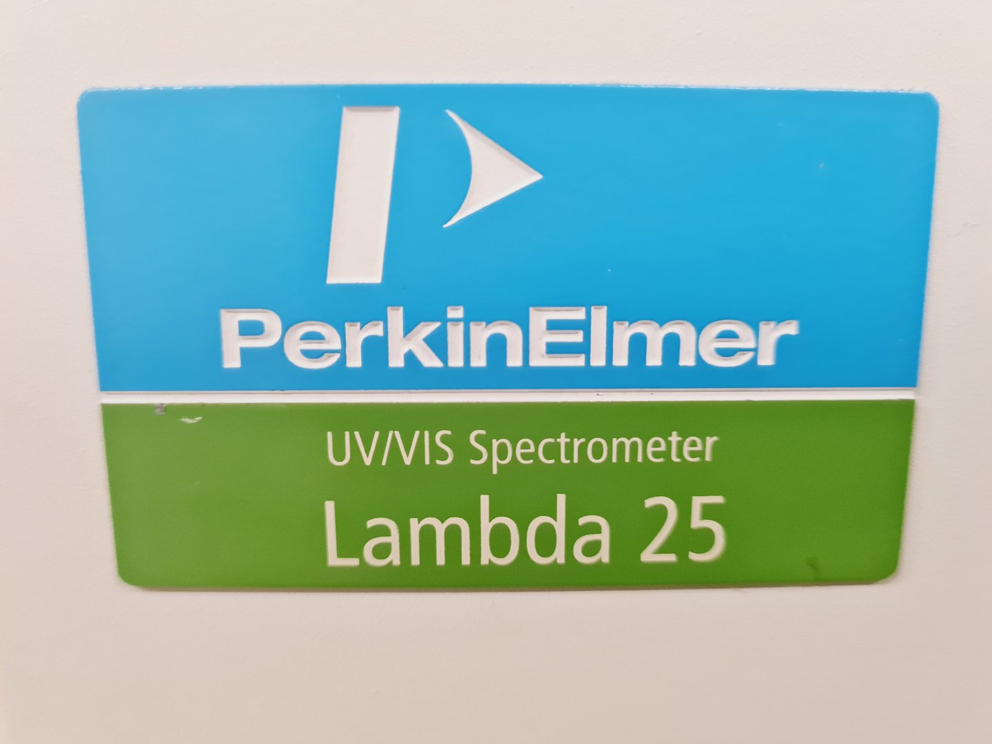 Image of Perkin Elmer Lambda 25 UV/VIS Spectrometer Lab