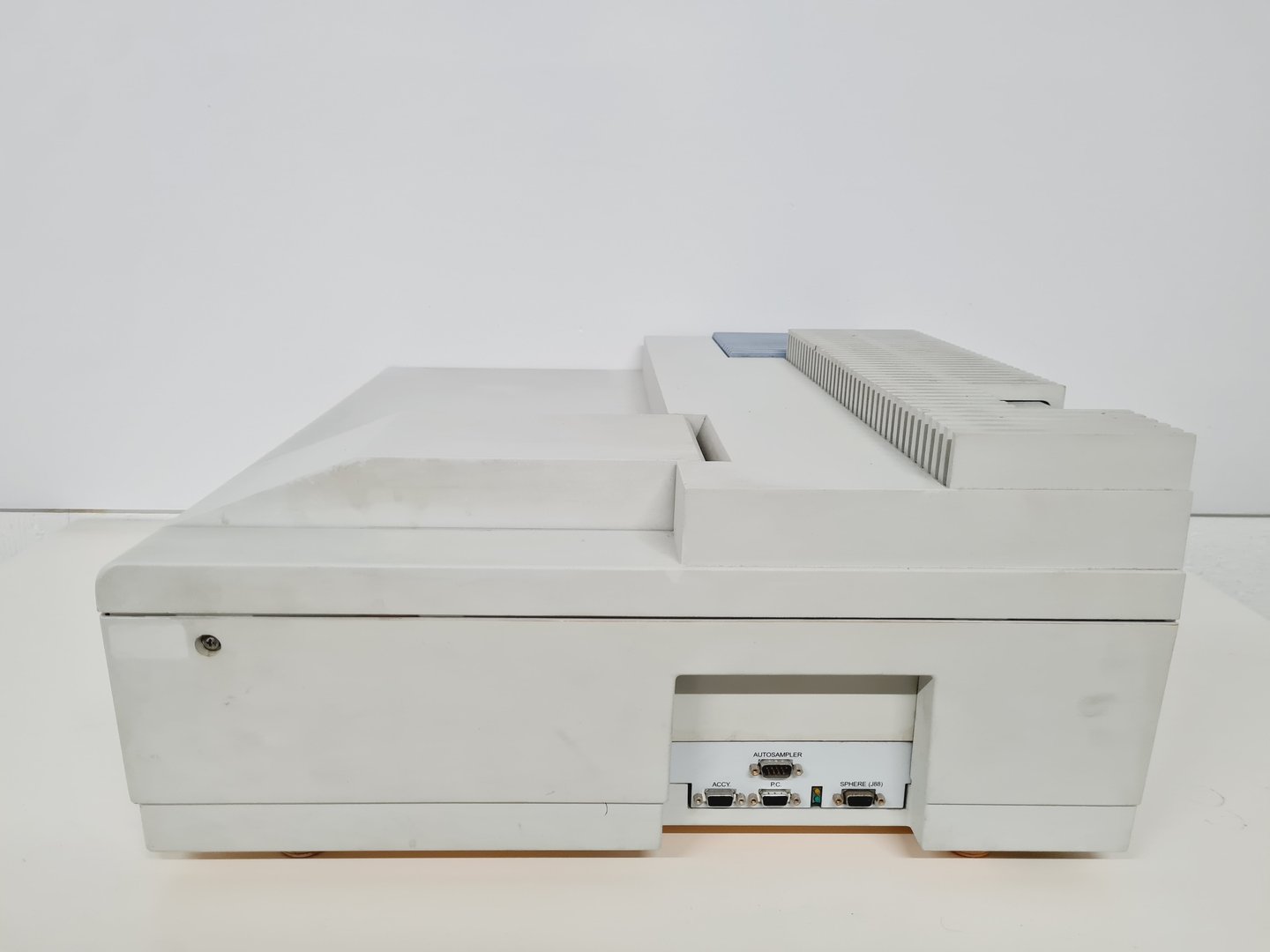 Image of Perkin Elmer Lambda 25 UV/Vis spectrophotometer