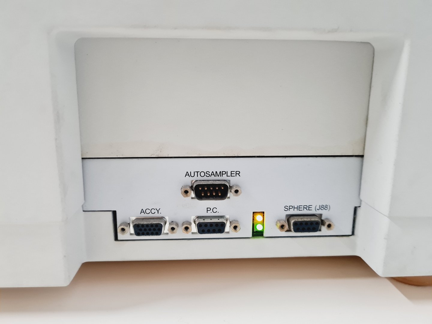 Image of Perkin Elmer Lambda 25 UV/Vis spectrophotometer