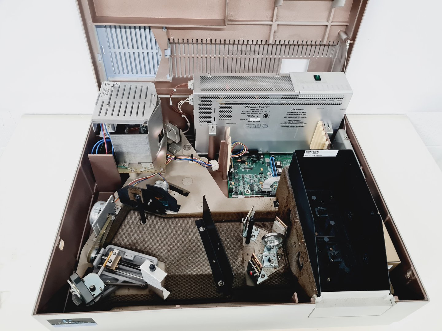 Image of Perkin Elmer Lambda 25 UV/Vis spectrophotometer